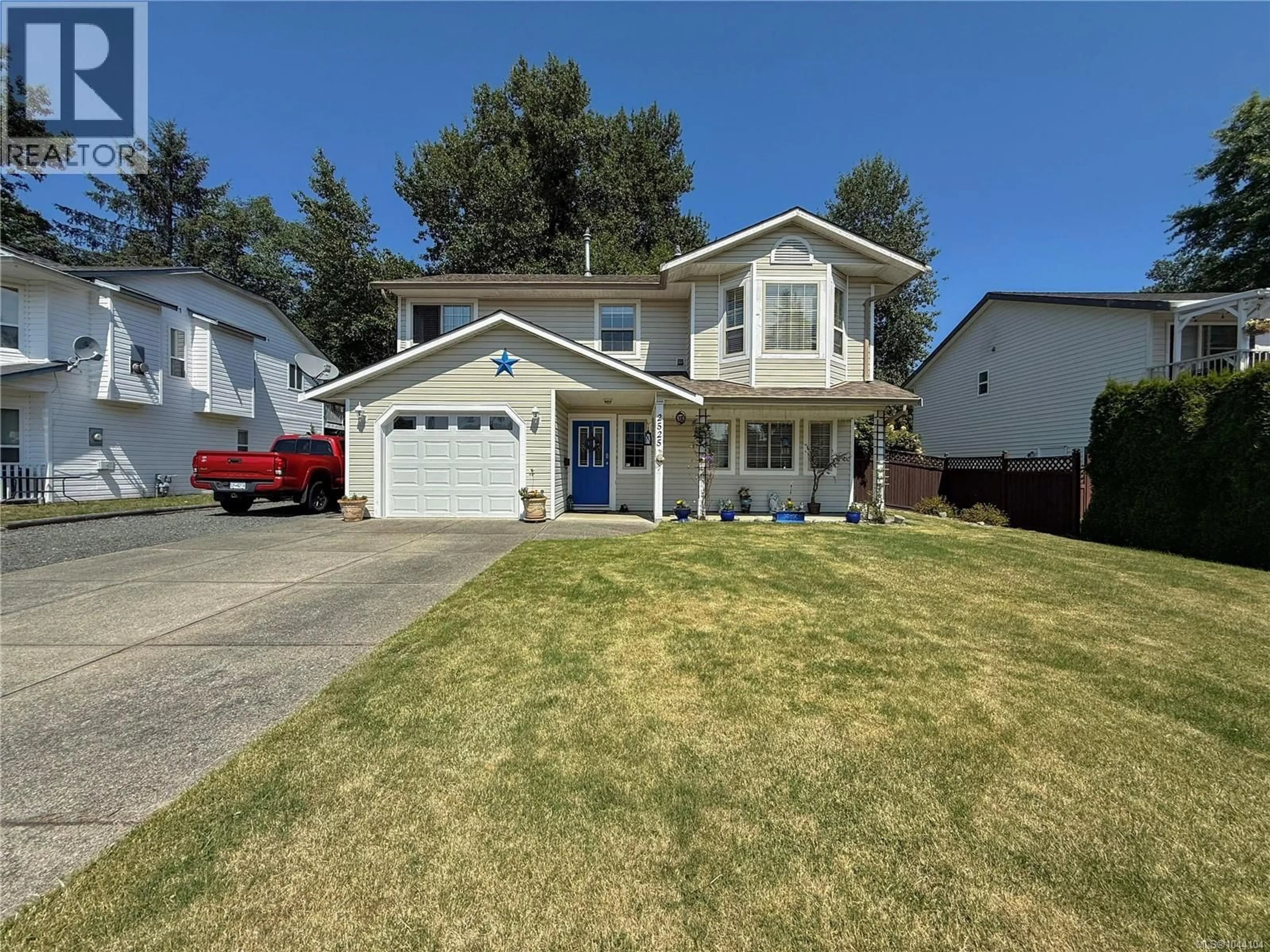 Home with vinyl exterior material, street for 2525 SODERHOLM COURT, Campbell River British Columbia V9W8E3