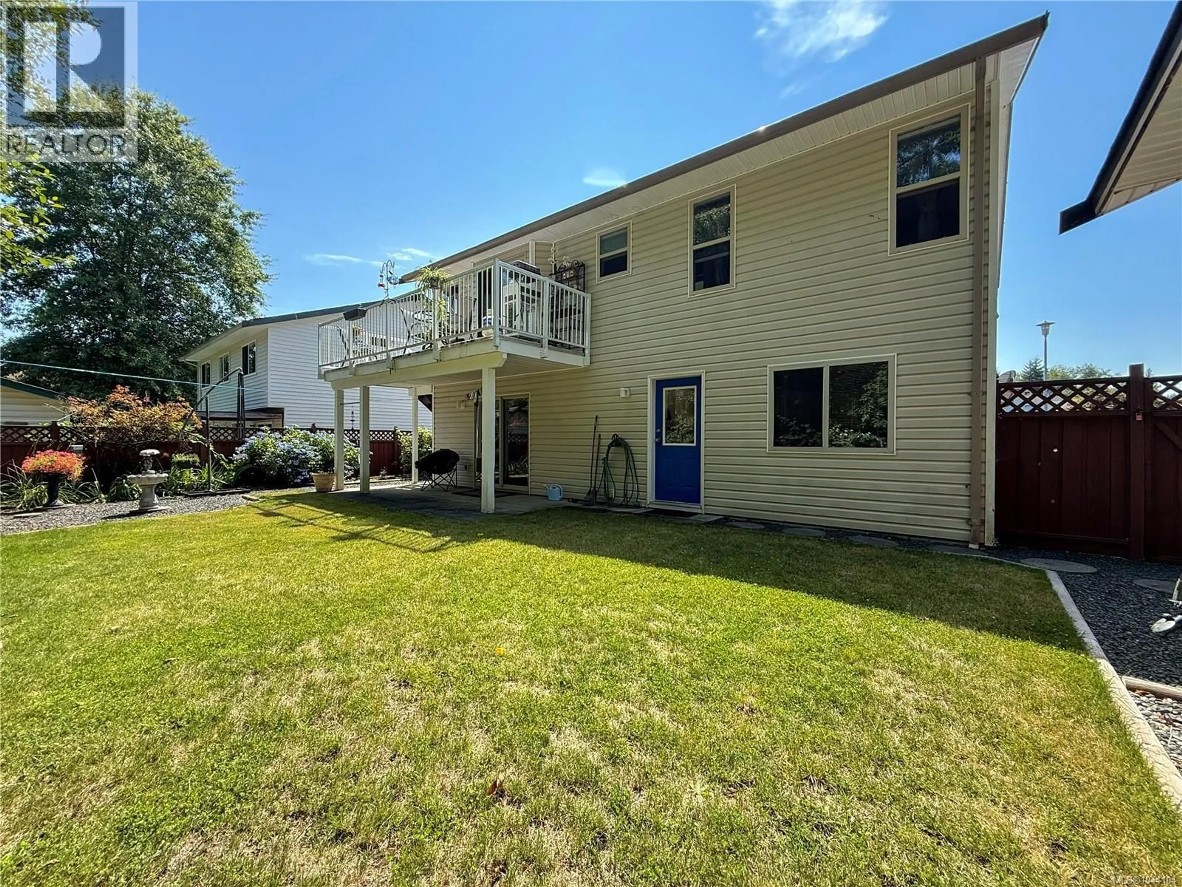 A pic from outside/outdoor area/front of a property/back of a property/a pic from drone, unknown for 2525 SODERHOLM COURT, Campbell River British Columbia V9W8E3