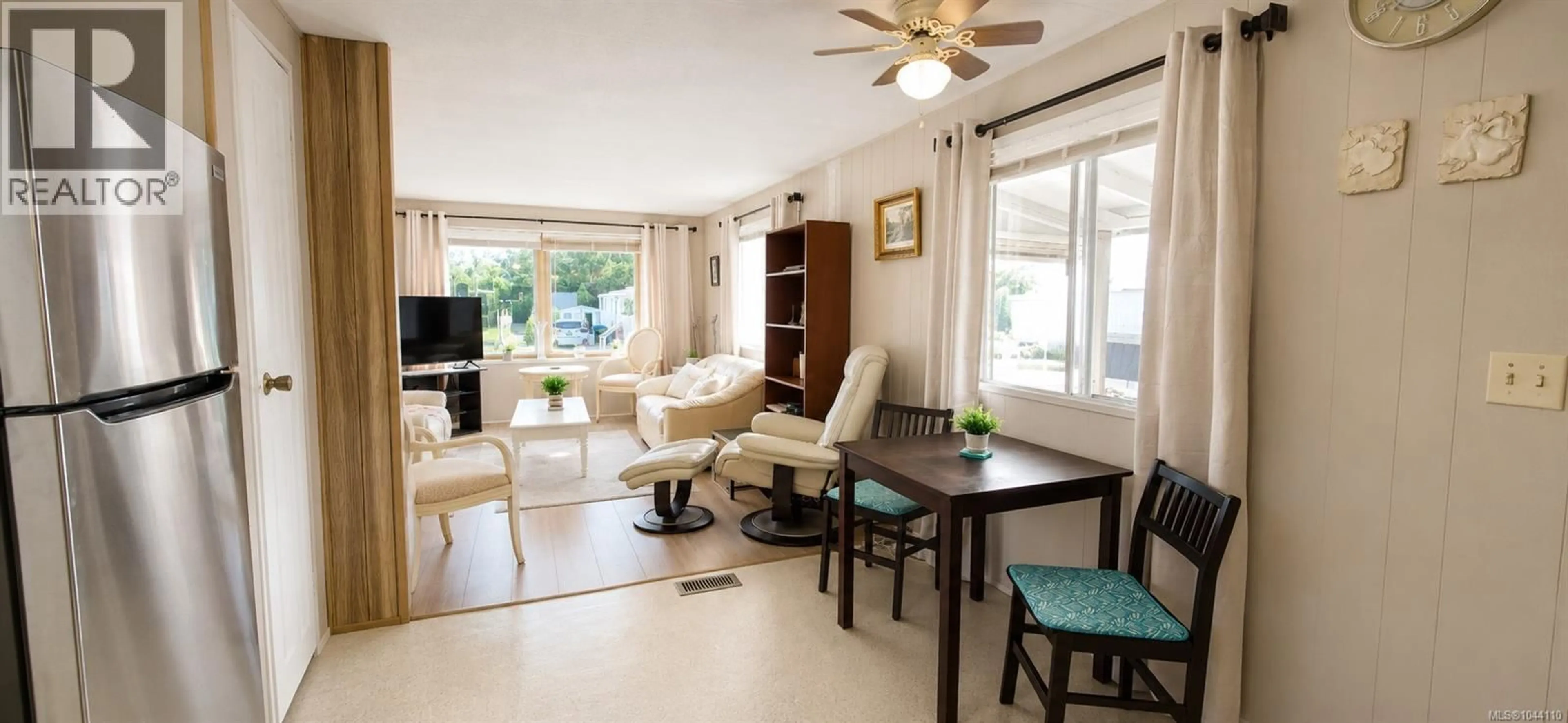 Living room with furniture, ceramic/tile floor for 6 - 2625 MANSFIELD DRIVE, Courtenay British Columbia V9N2M2