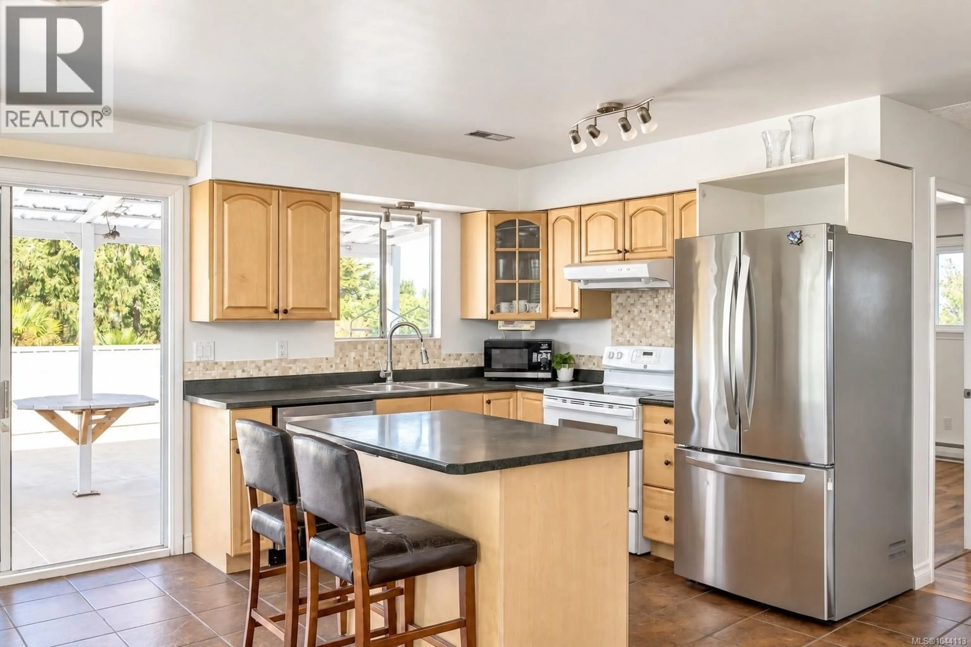 Open concept kitchen, unknown for 7031 WEST SAANICH ROAD, Central Saanich British Columbia V8M1G8