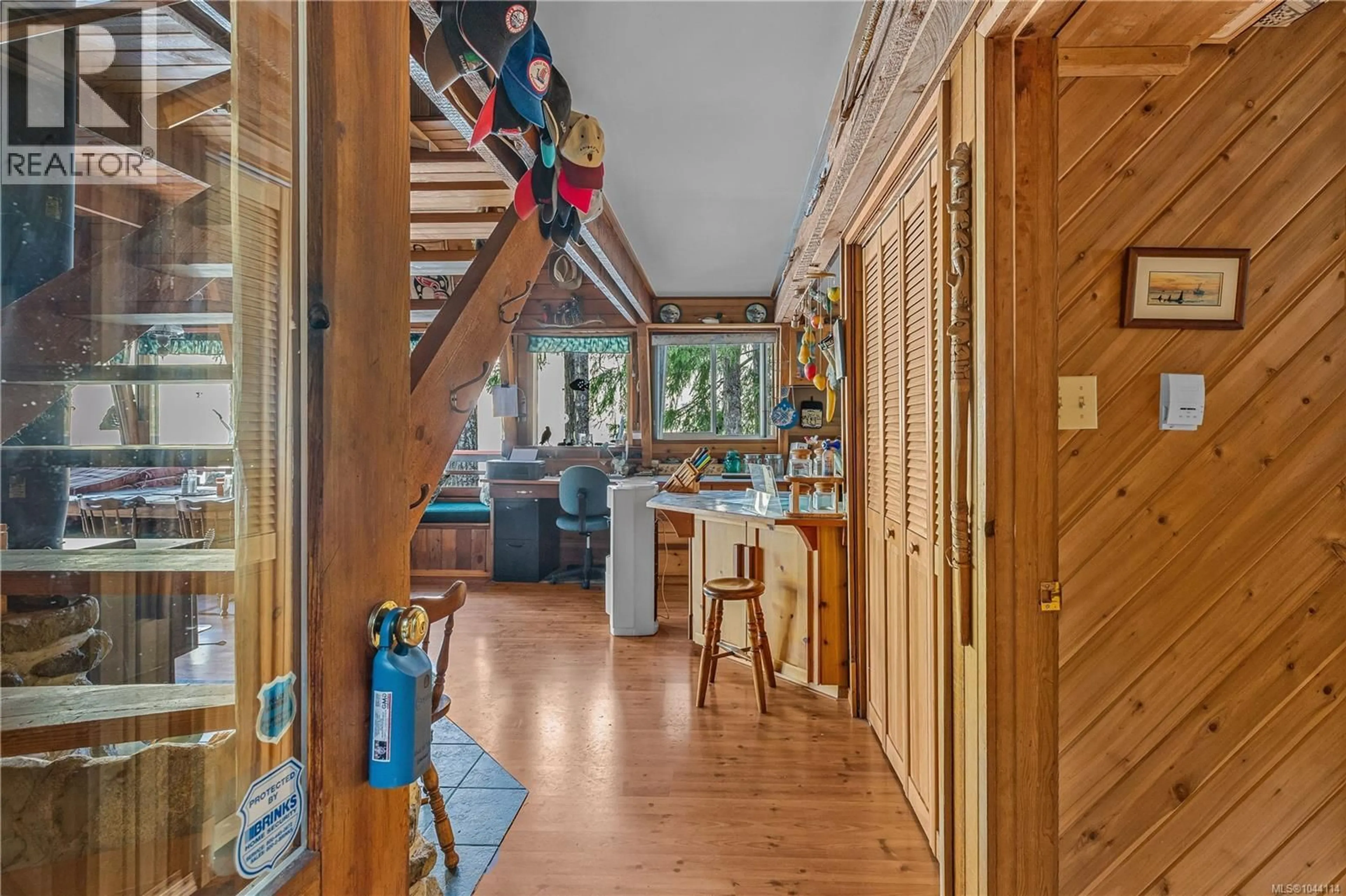 Indoor foyer for 7 BAIKIE DRIVE, Campbell River British Columbia V9W2C5