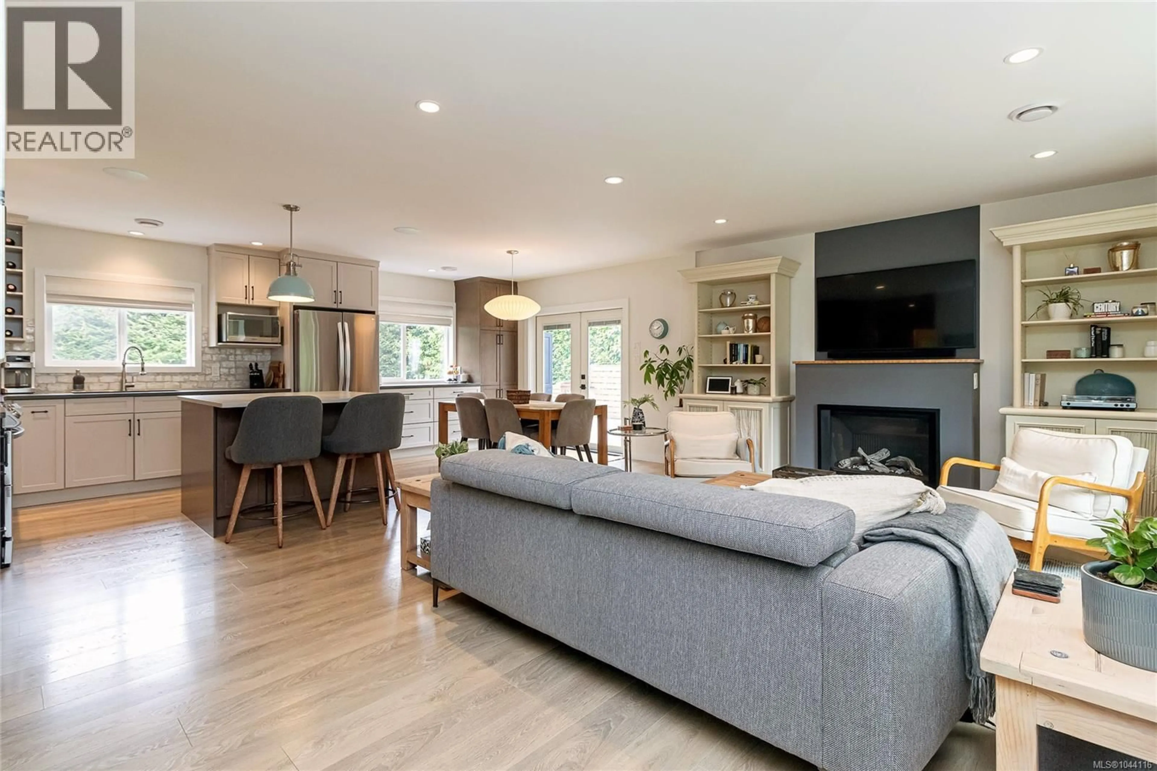 Open concept kitchen, wood/laminate floor for 5143 SANTA CLARA AVENUE, Saanich British Columbia V8Y1W5
