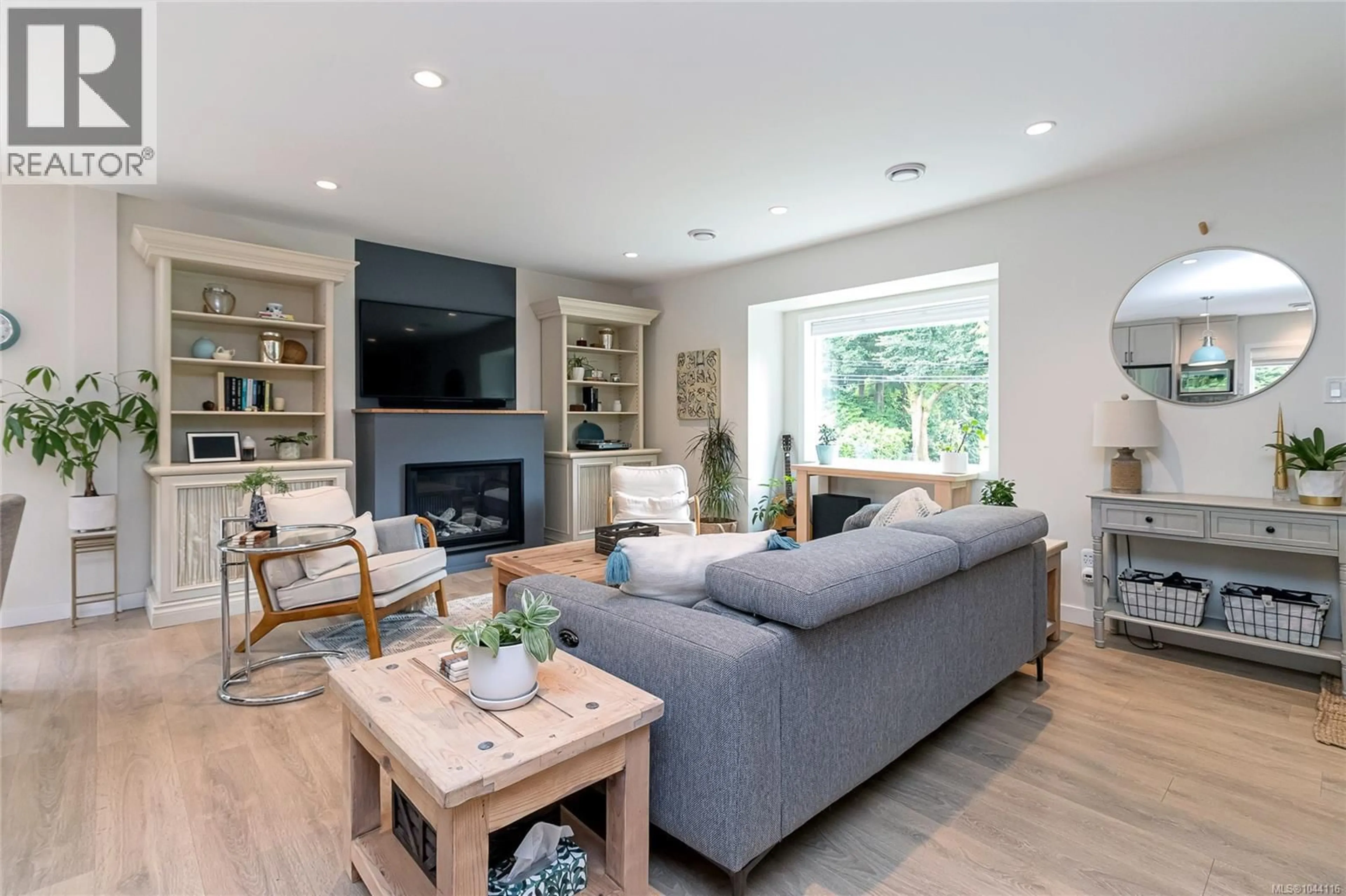 Living room with furniture, wood/laminate floor for 5143 SANTA CLARA AVENUE, Saanich British Columbia V8Y1W5
