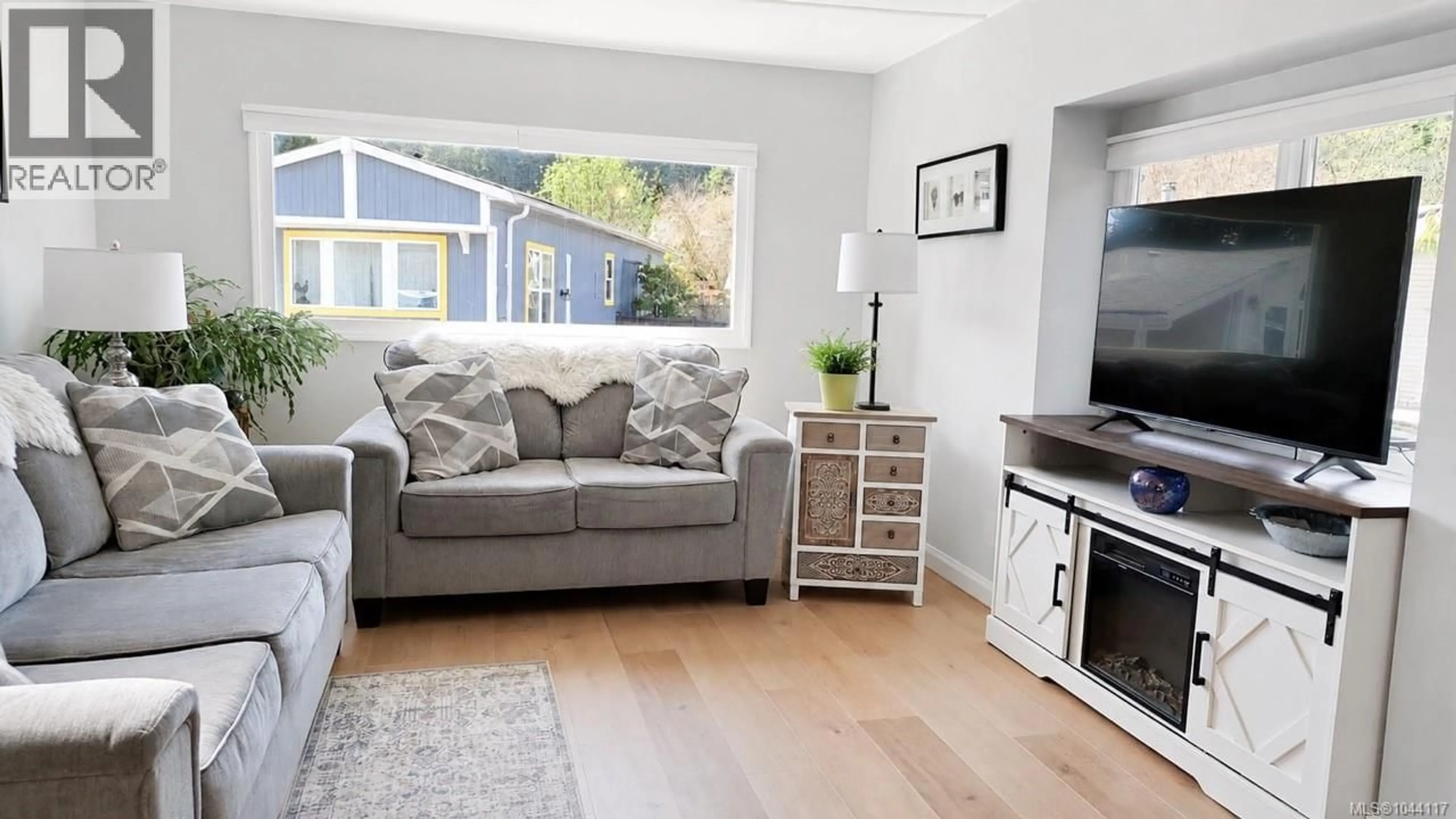 Living room with furniture, wood/laminate floor for 29 - 2911 SOOKE LAKE ROAD, Langford British Columbia V9B4R5