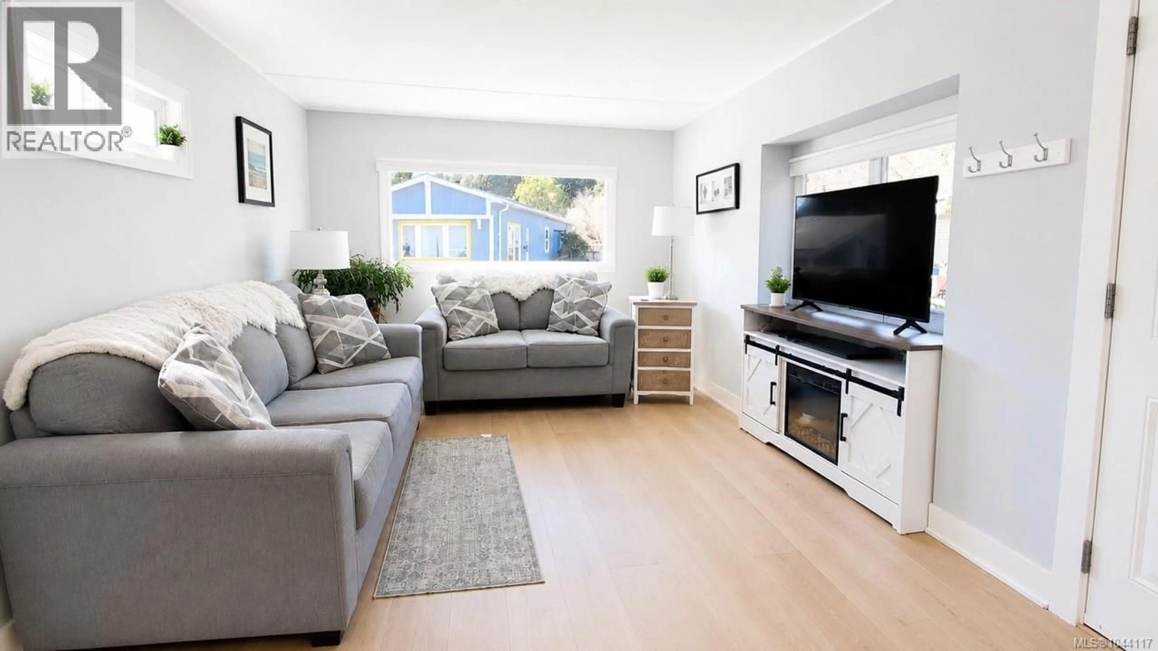 Living room with furniture, wood/laminate floor for 29 - 2911 SOOKE LAKE ROAD, Langford British Columbia V9B4R5