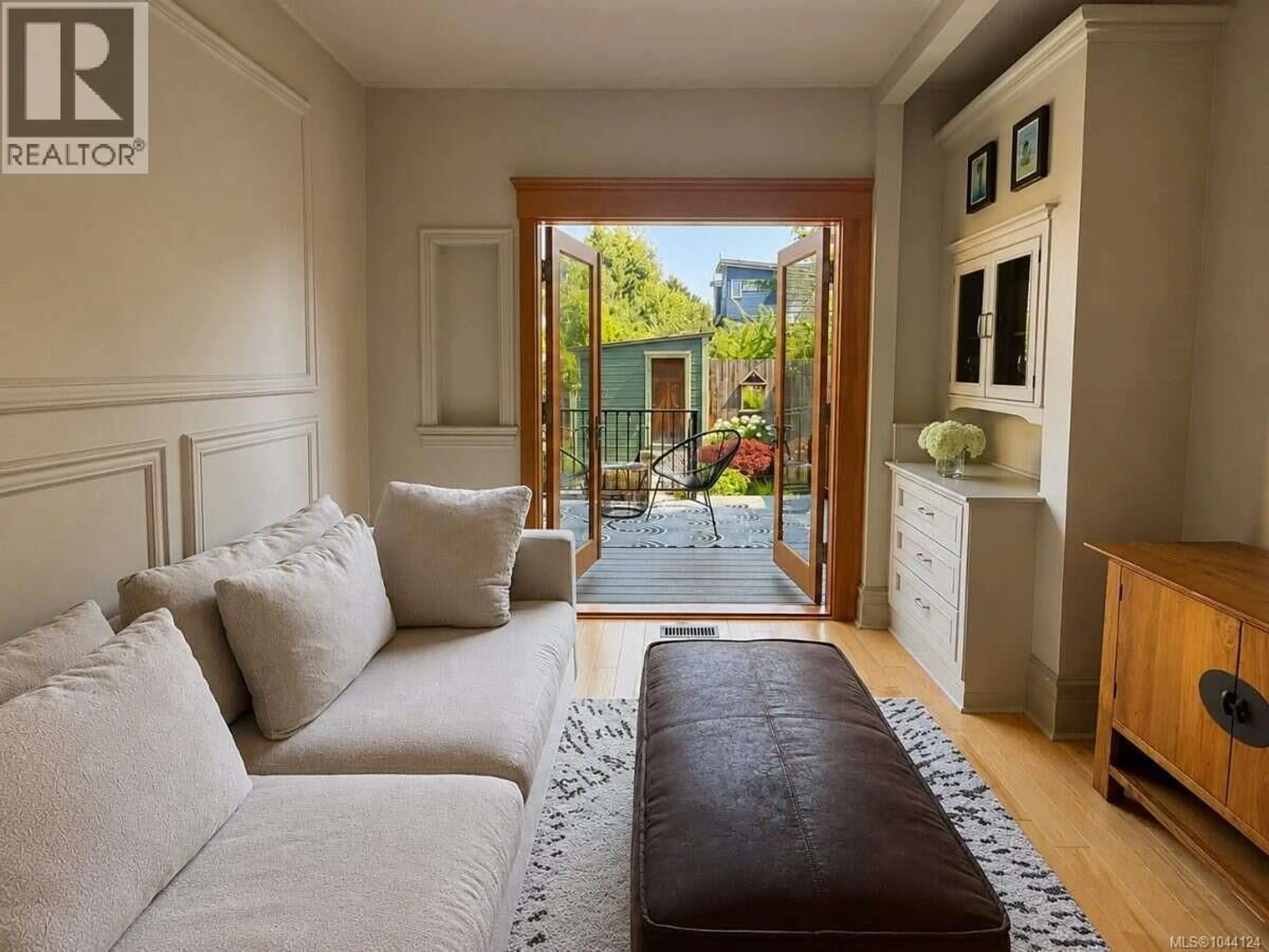 Living room with furniture, unknown for 147 ST. LAWRENCE STREET, Victoria British Columbia V8V1X9