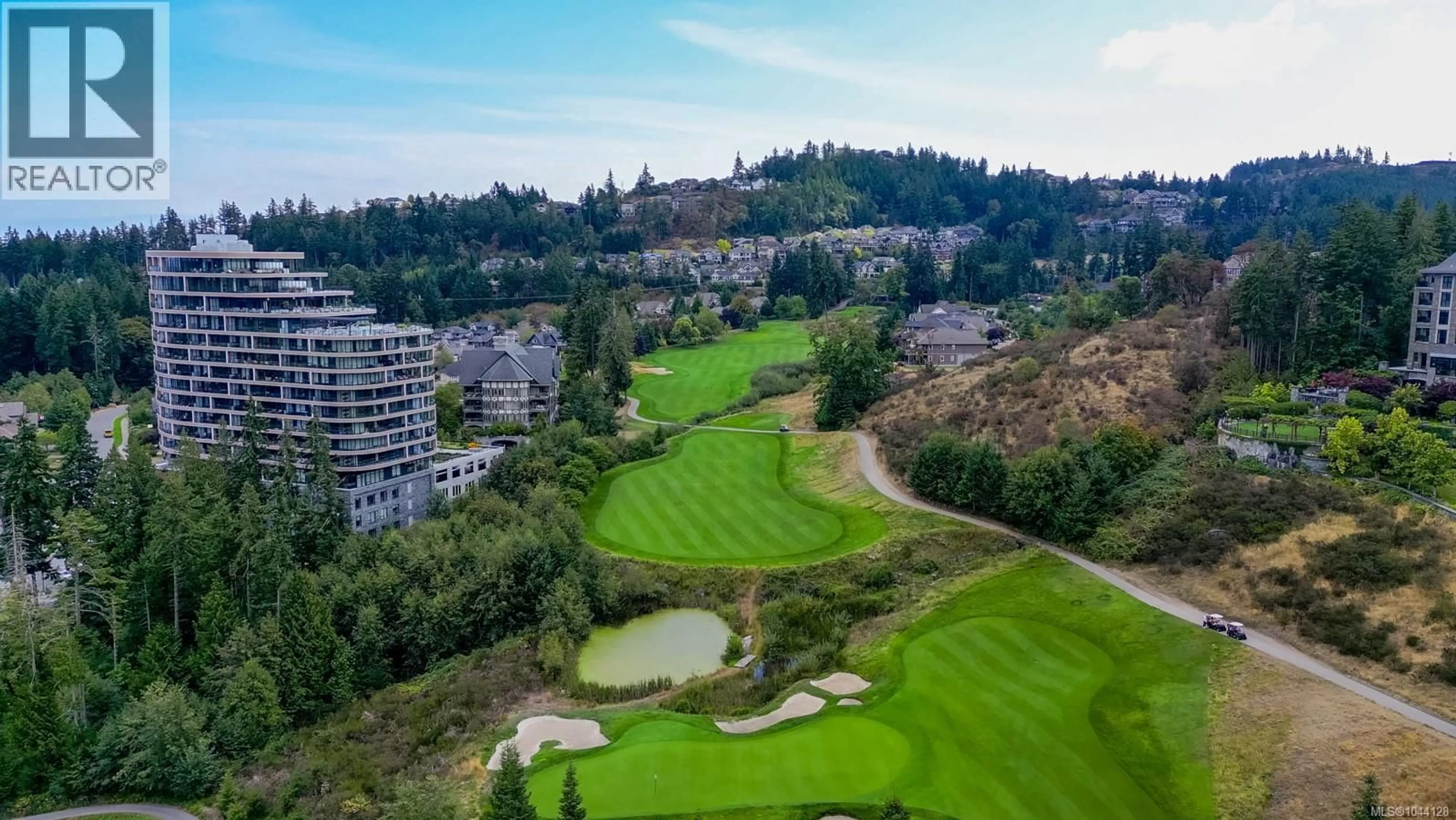 A pic from outside/outdoor area/front of a property/back of a property/a pic from drone, mountain view for 1002 - 2000 HANNINGTON ROAD, Langford British Columbia V9B6R6