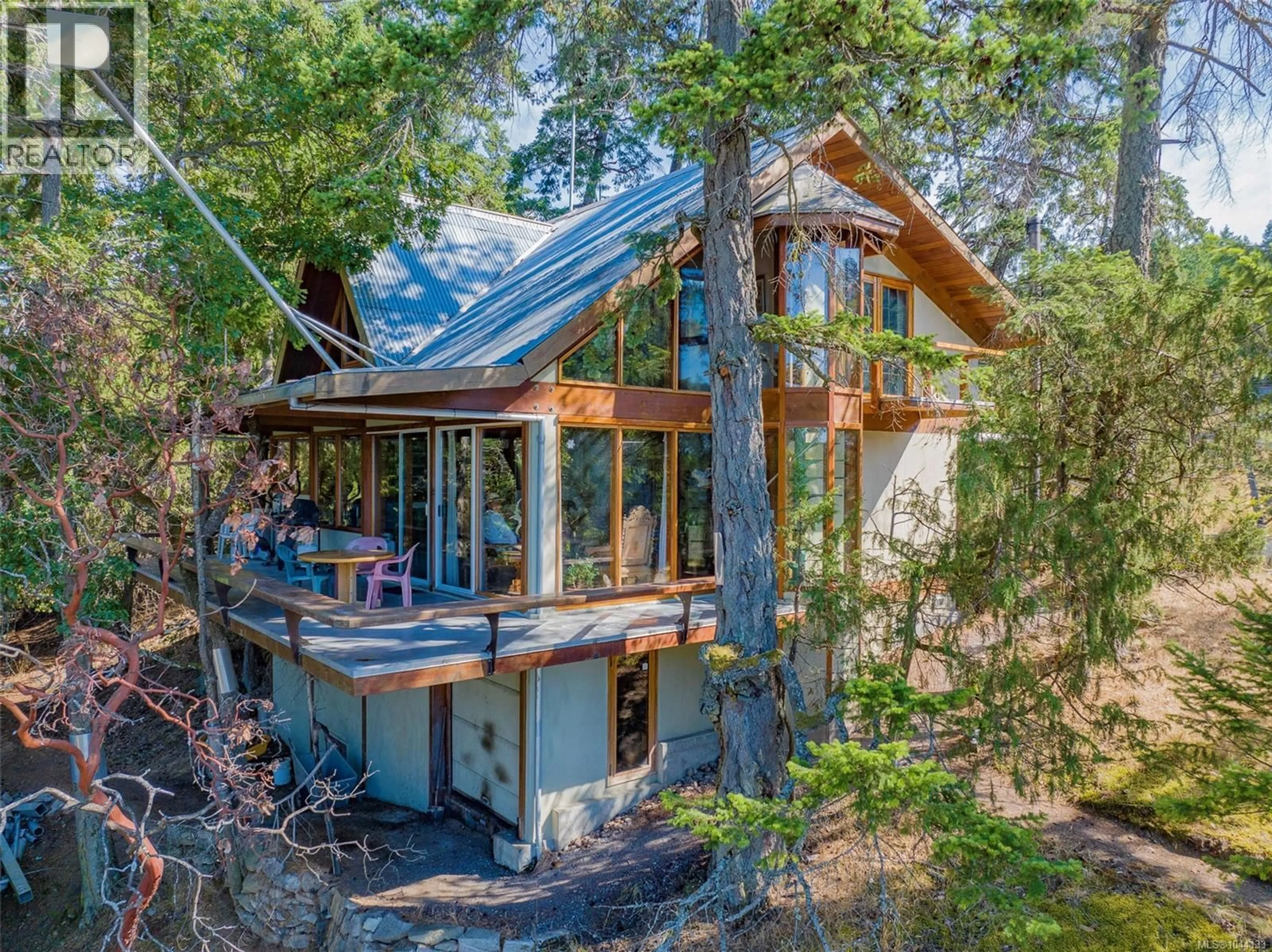 A pic from outside/outdoor area/front of a property/back of a property/a pic from drone, unknown for 1 EAGLET ISLAND, Decourcy Island British Columbia V0V0V0