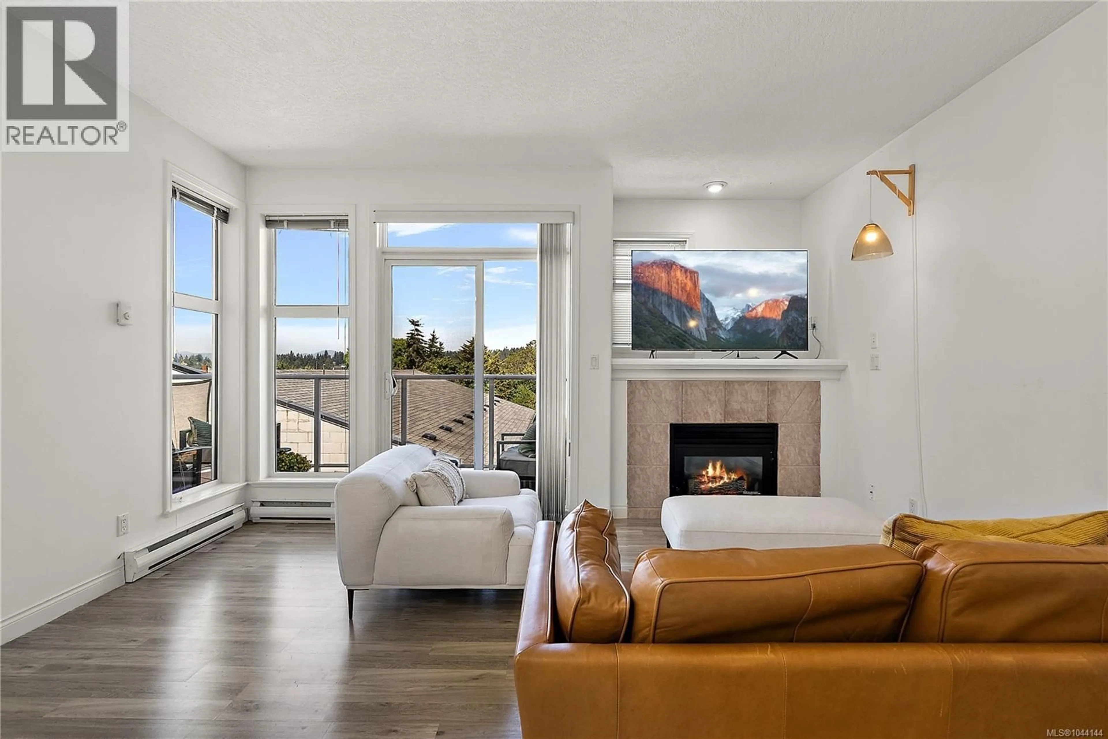 Living room with furniture, unknown for 404 - 1258 ESQUIMALT ROAD, Esquimalt British Columbia V9A3A3