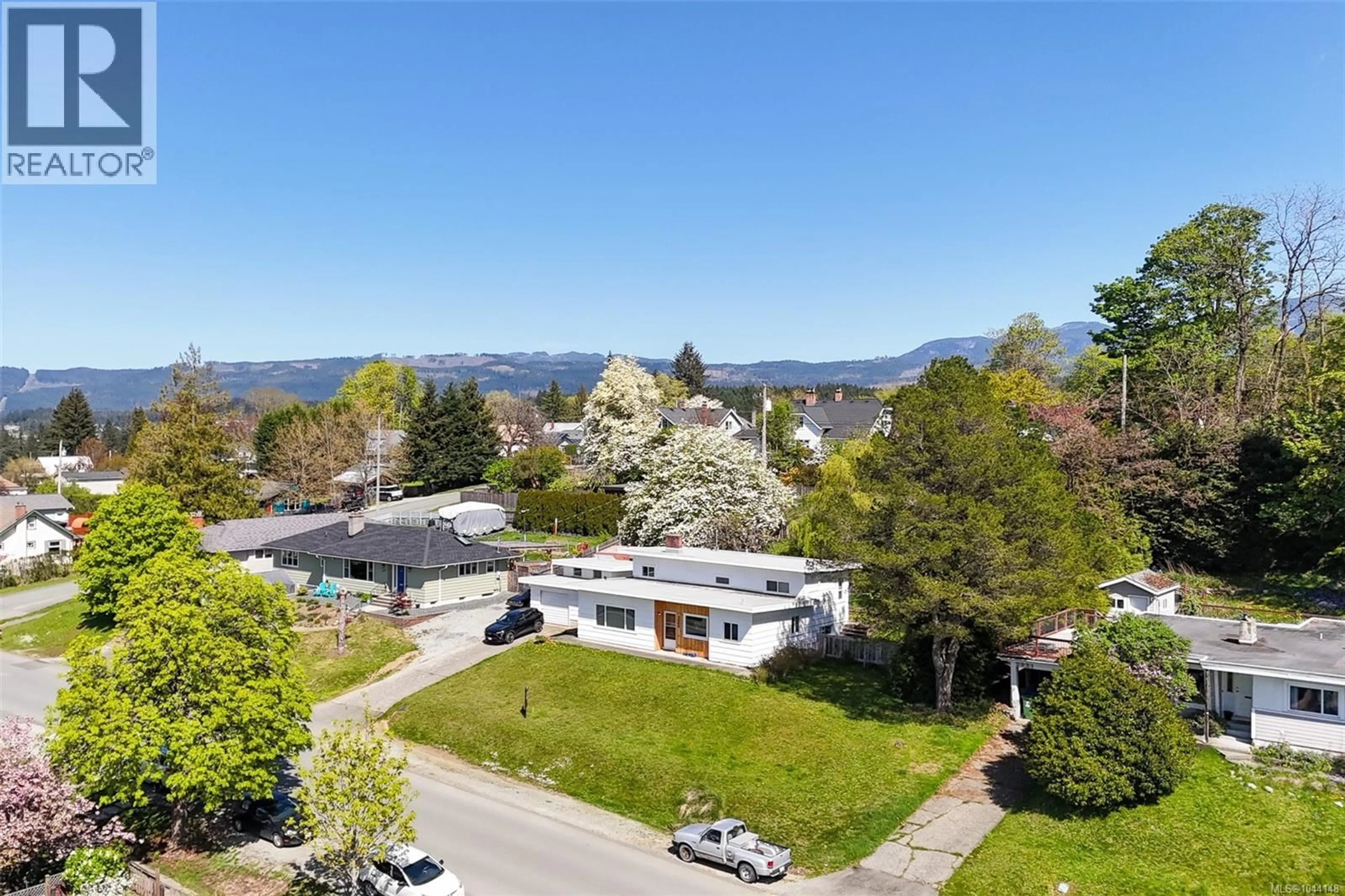A pic from outside/outdoor area/front of a property/back of a property/a pic from drone, mountain view for 2955 6TH AVENUE, Port Alberni British Columbia V9Y2H1