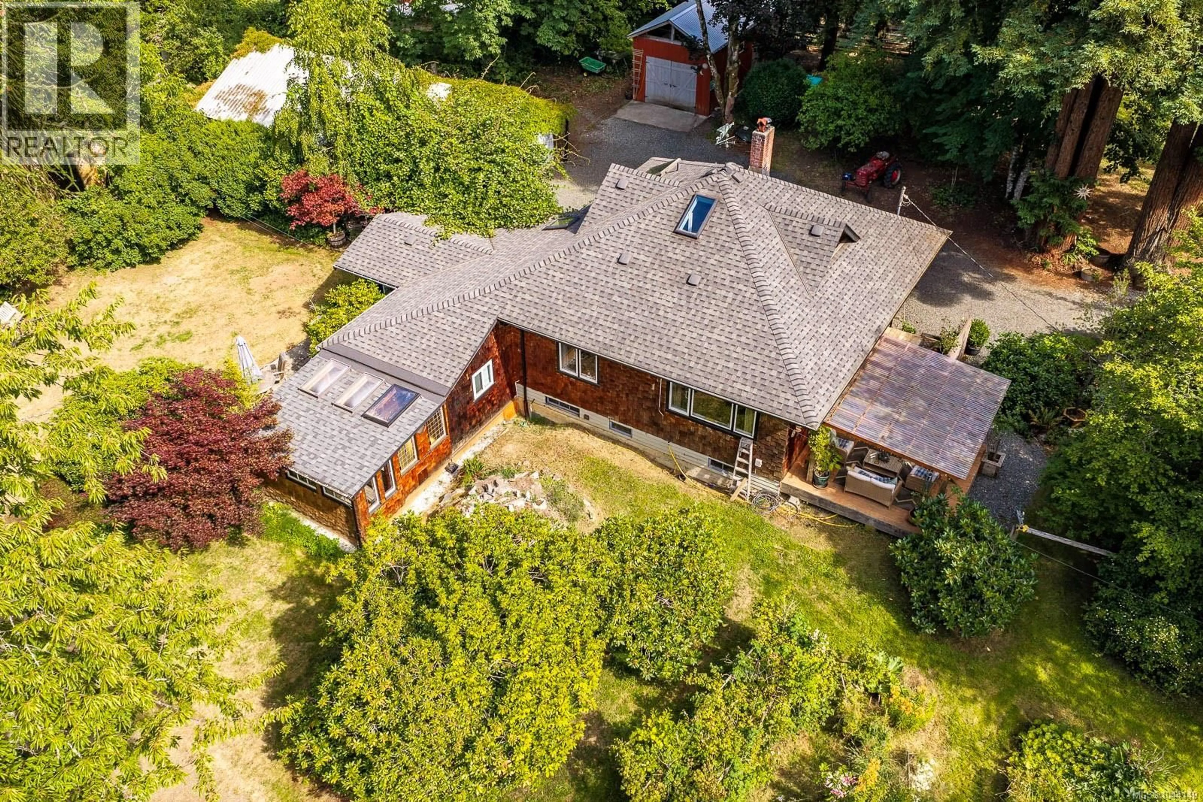 A pic from outside/outdoor area/front of a property/back of a property/a pic from drone, street for 4374 MARSDEN ROAD, Courtenay British Columbia V9N9M5