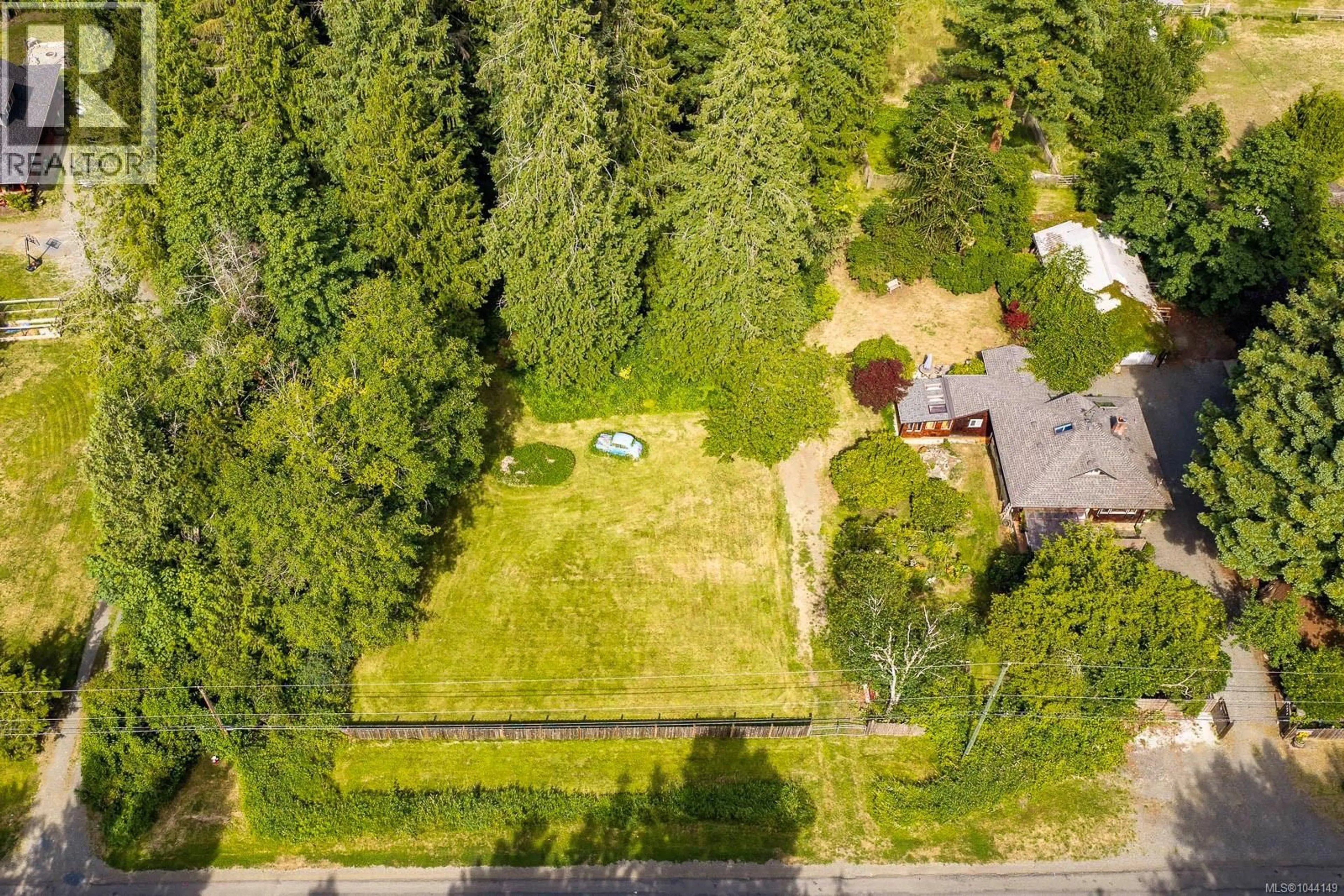 A pic from outside/outdoor area/front of a property/back of a property/a pic from drone, unknown for 4374 MARSDEN ROAD, Courtenay British Columbia V9N9M5