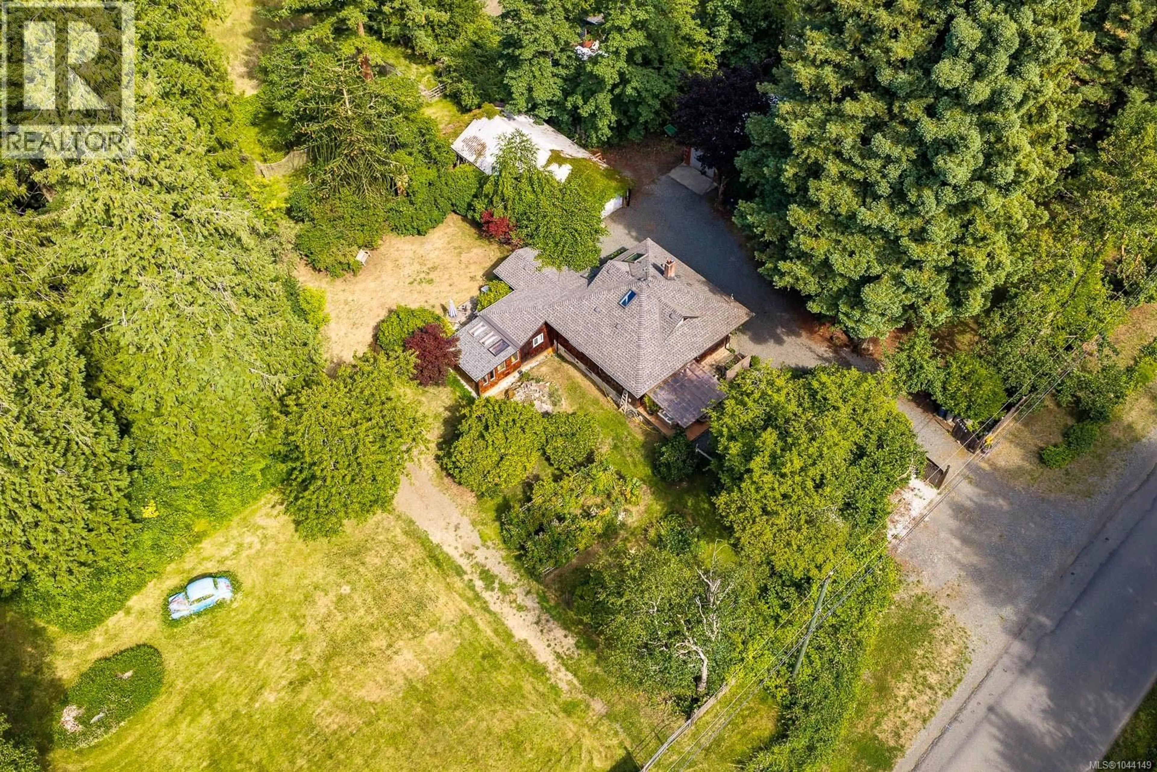 A pic from outside/outdoor area/front of a property/back of a property/a pic from drone, street for 4374 MARSDEN ROAD, Courtenay British Columbia V9N9M5