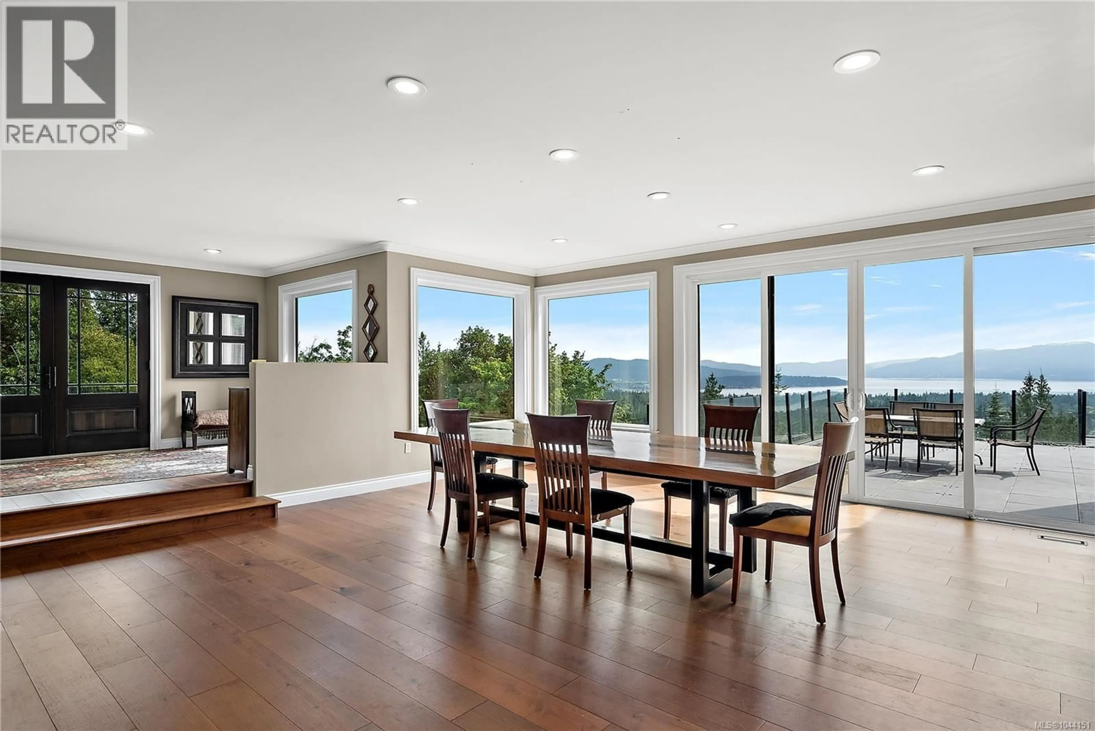 Dining room, wood/laminate floor for 11295 ACORN PLACE, North Saanich British Columbia V8L5K7