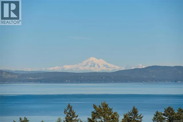 307 - 5332 SAYWARD HILL CRESCENT, Saanich 3