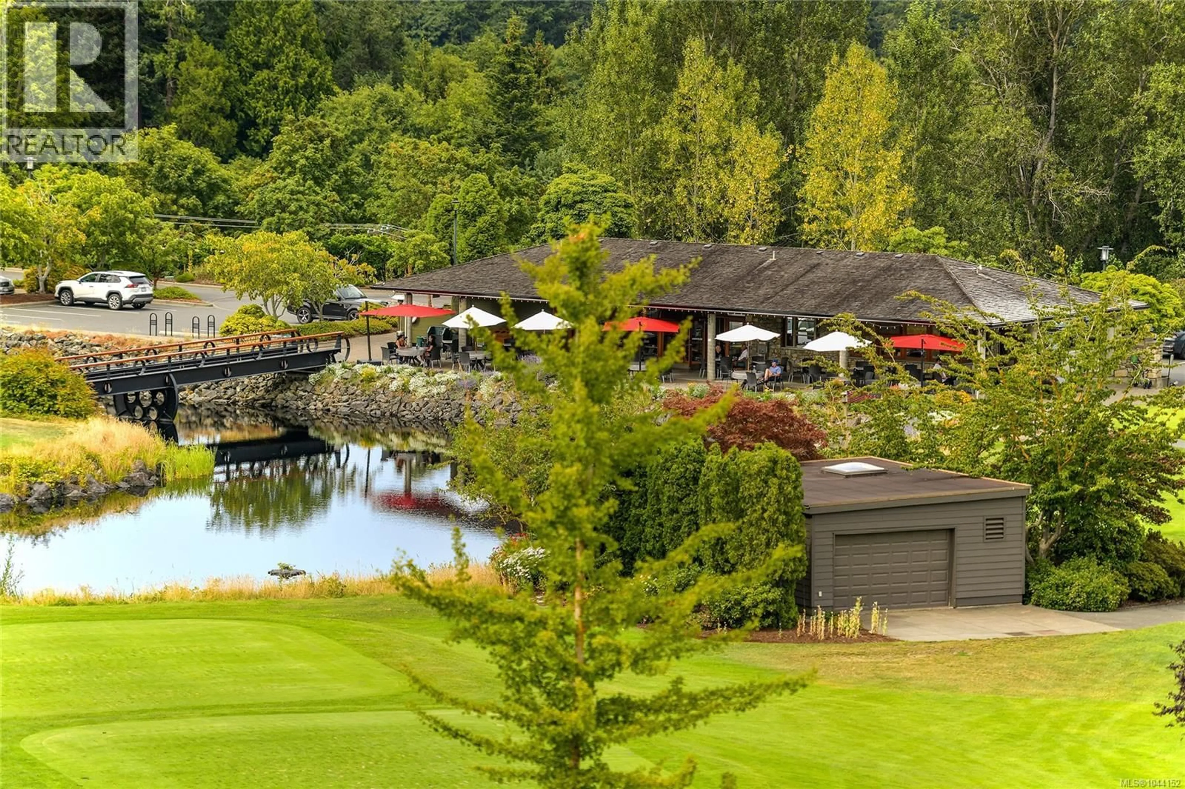 Patio, water/lake/river/ocean view for 307 - 5332 SAYWARD HILL CRESCENT, Saanich British Columbia V8Y3H8
