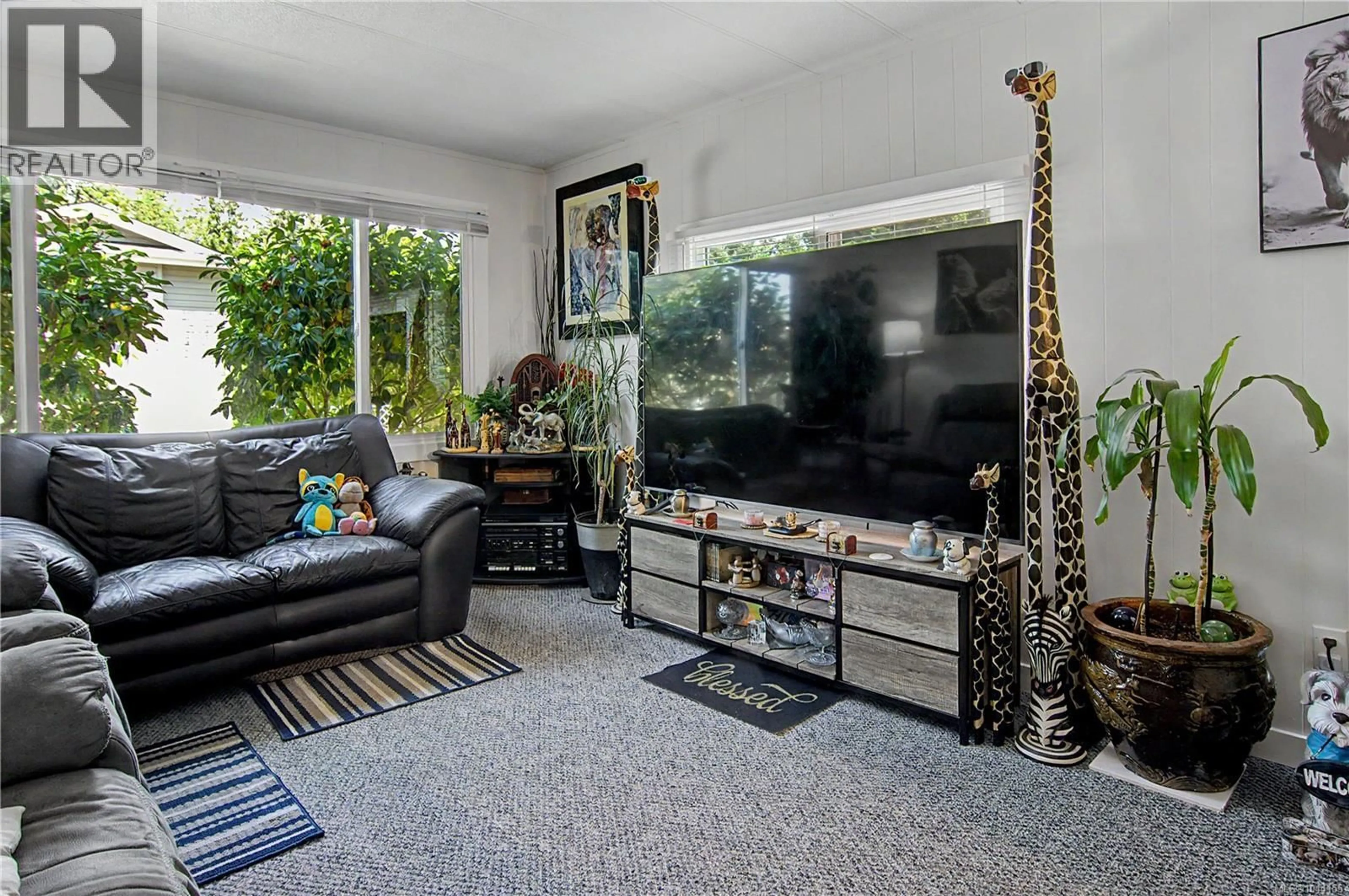 Living room with furniture, carpet floor for 38 HONEY DRIVE, Nanaimo British Columbia V9R5N1