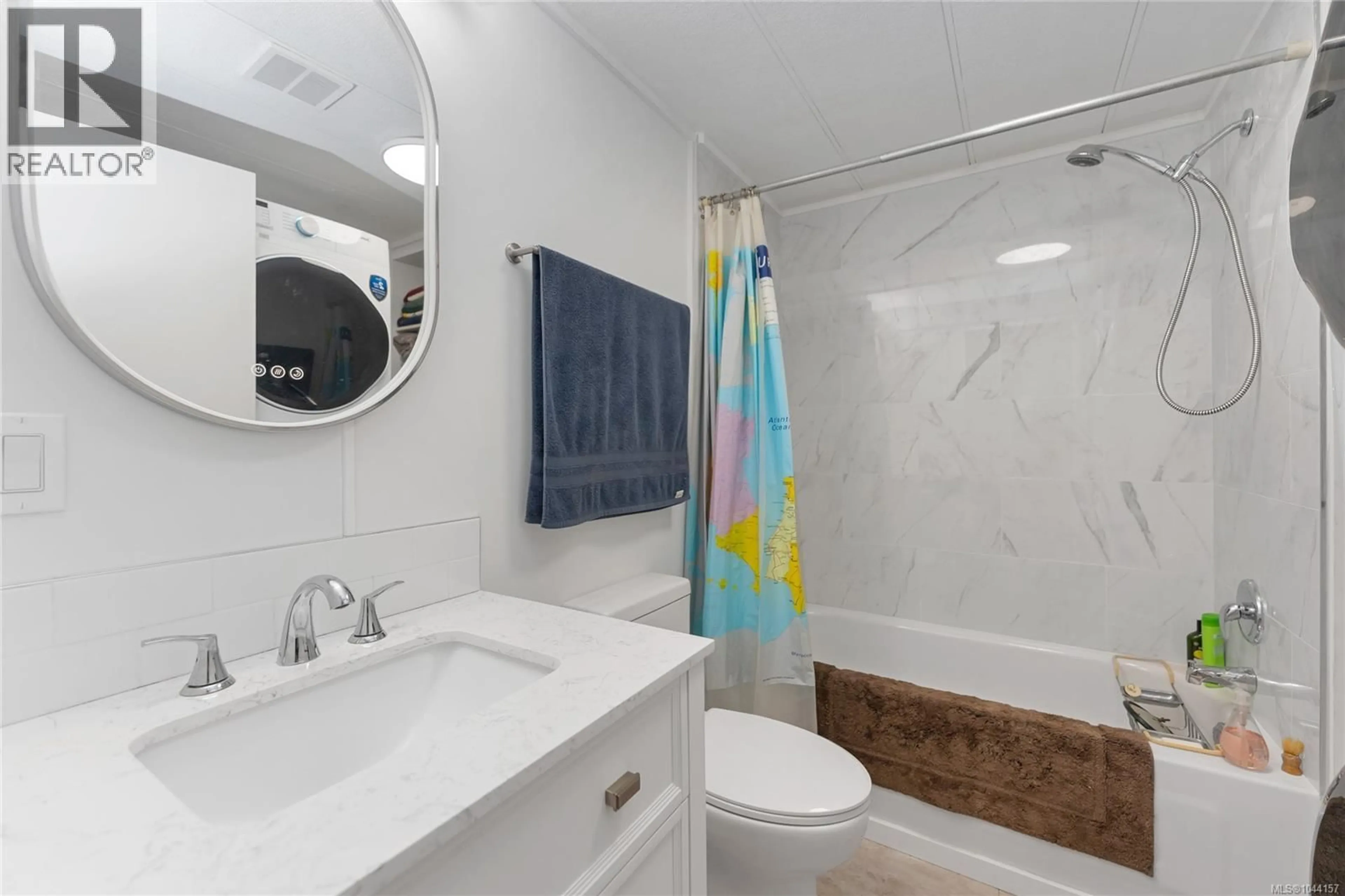 Standard bathroom, ceramic/tile floor for 11 - 104 HOREL ROAD WEST, Salt Spring British Columbia V8K2A3