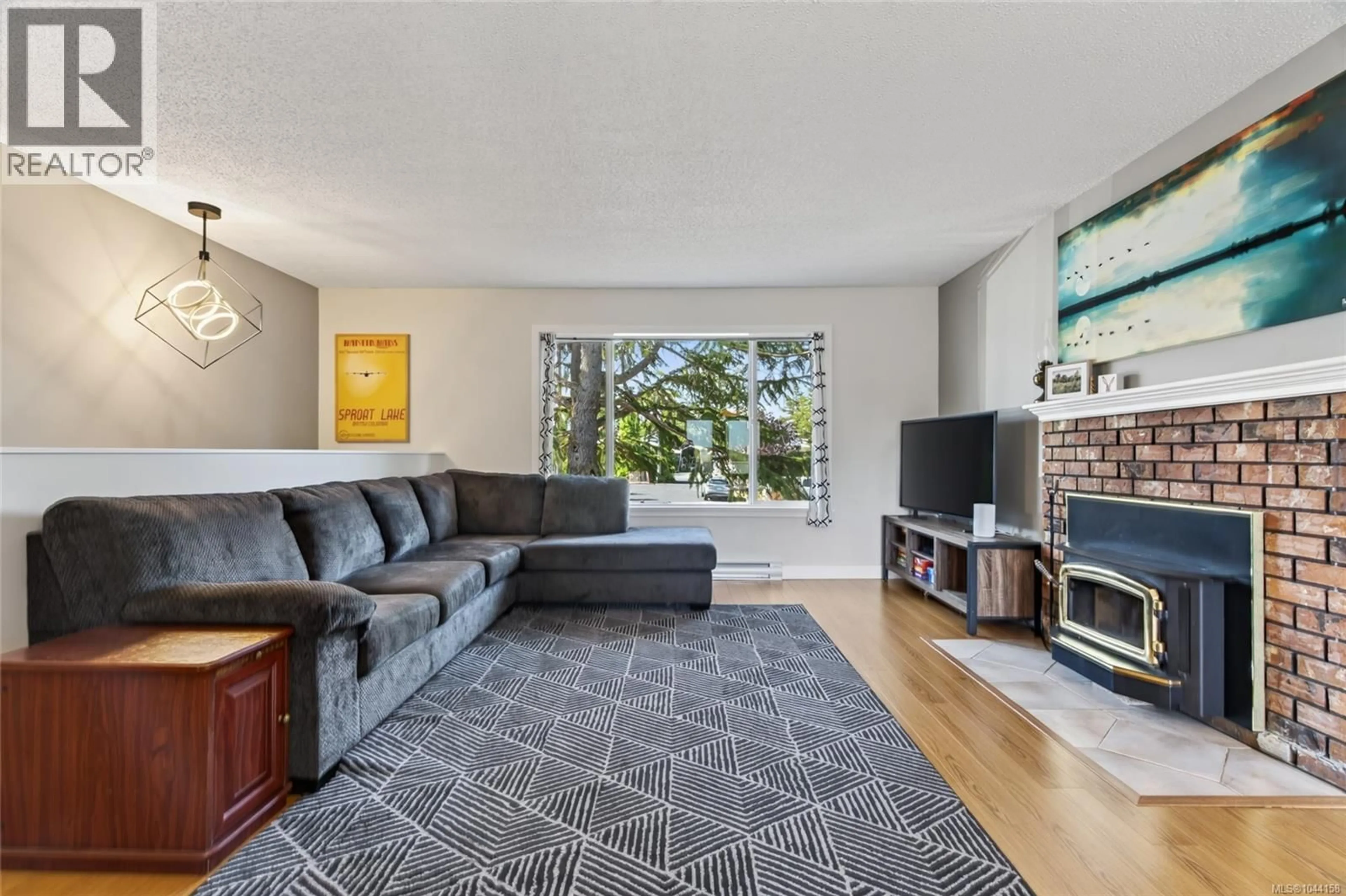 Living room with furniture, unknown for 2188 CALVIN AVENUE, Sidney British Columbia V8L4C3