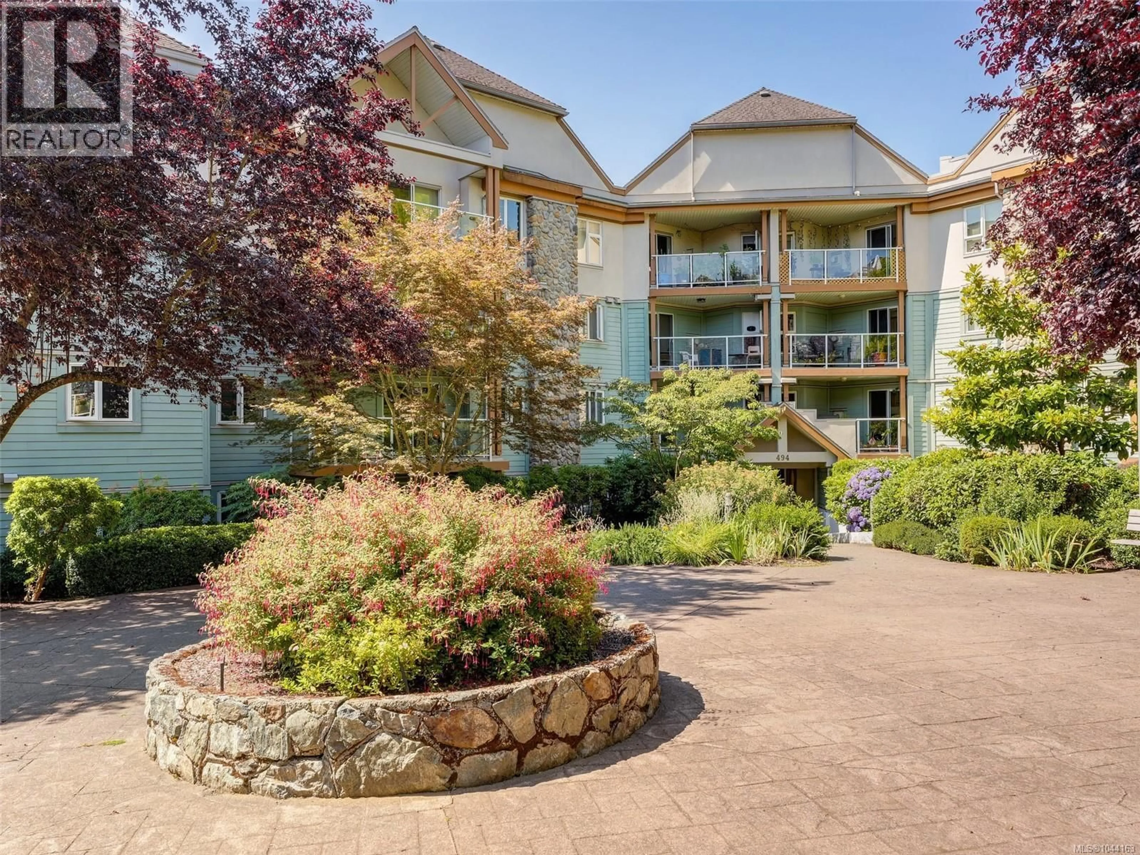 Patio, water/lake/river/ocean view for 110 - 494 MARSETT PLACE, Saanich British Columbia V8Z4J1