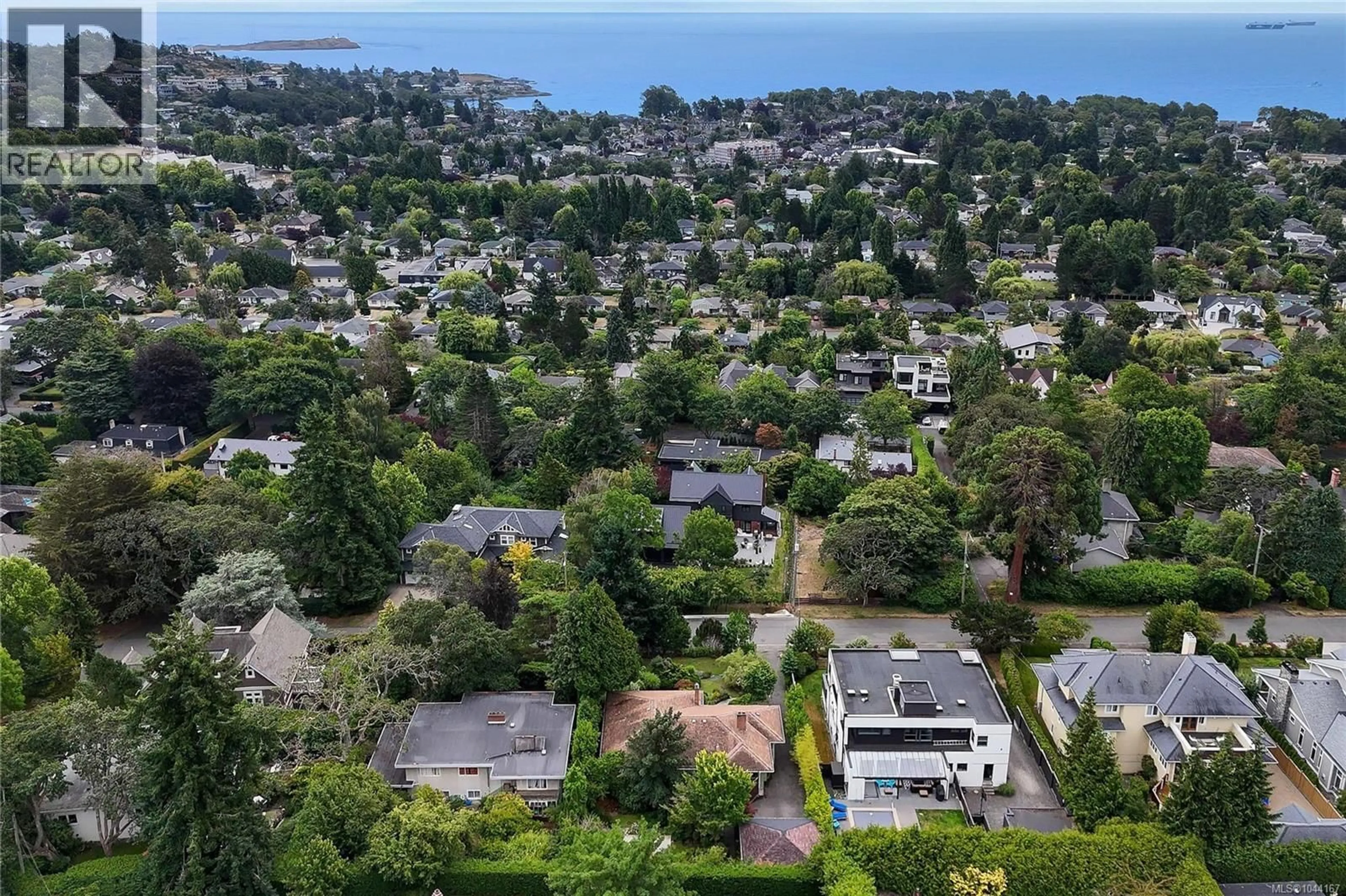 A pic from outside/outdoor area/front of a property/back of a property/a pic from drone, water/lake/river/ocean view for 1554 MONTGOMERY AVENUE, Victoria British Columbia V8S1T4