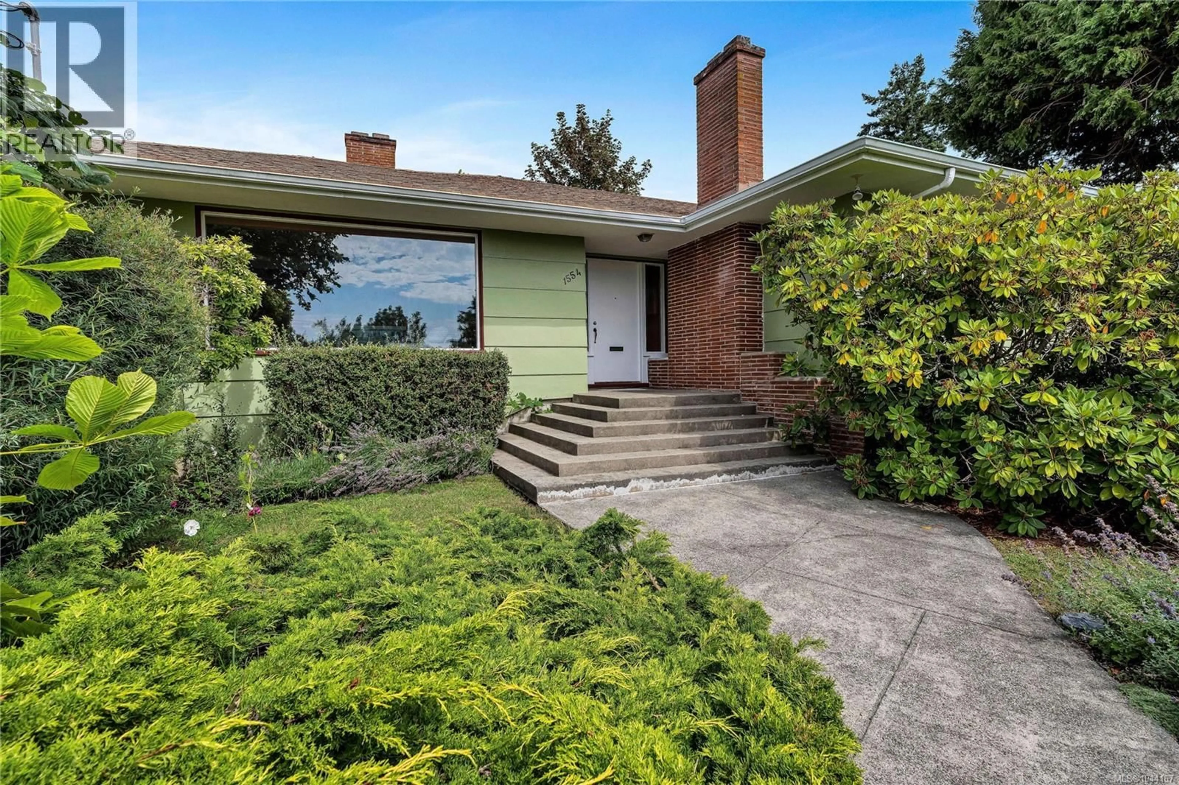 Home with brick exterior material, street for 1554 MONTGOMERY AVENUE, Victoria British Columbia V8S1T4
