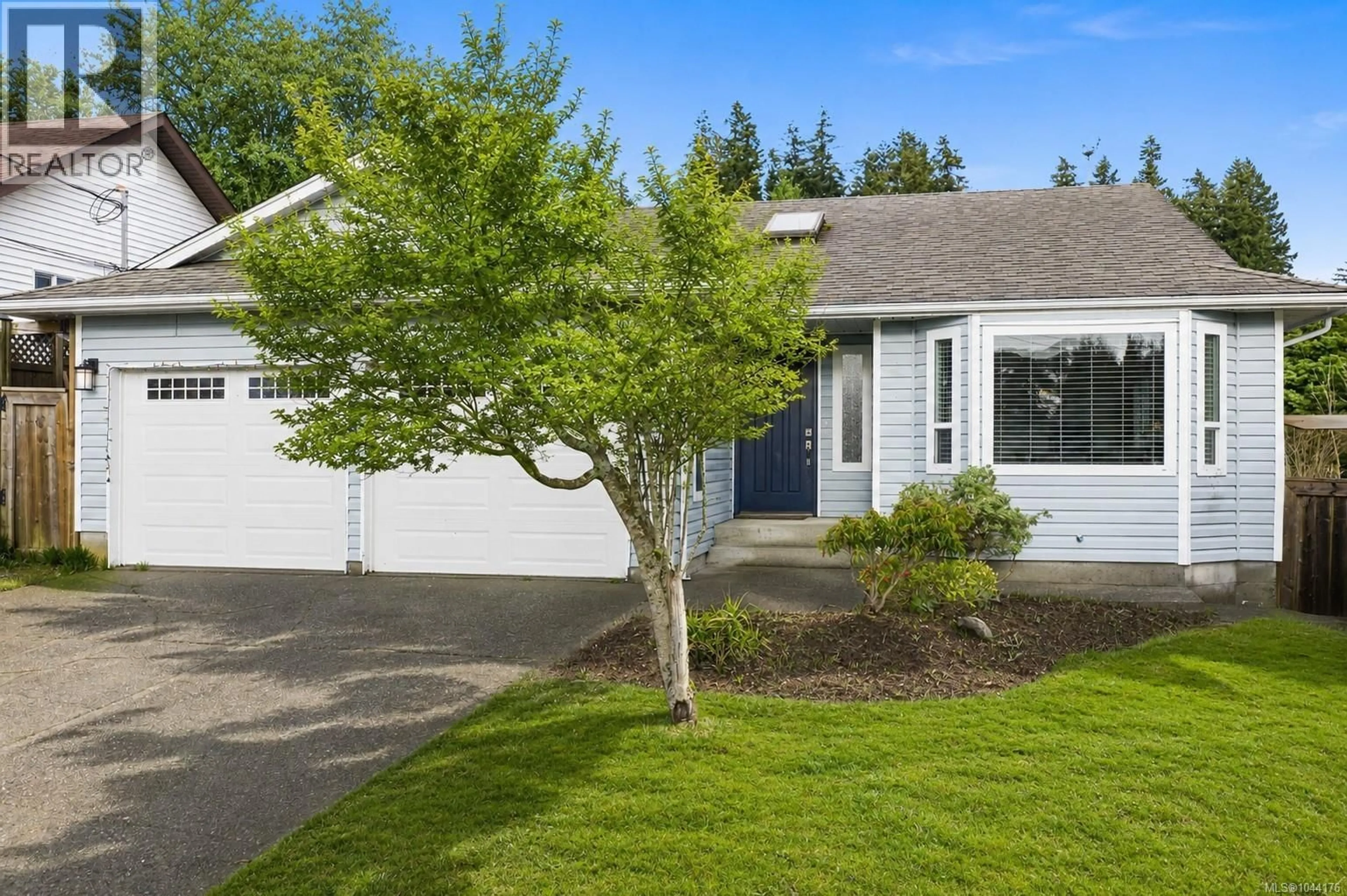 Home with vinyl exterior material, street for 1674 ASPEN WAY, Campbell River British Columbia V9W7B7