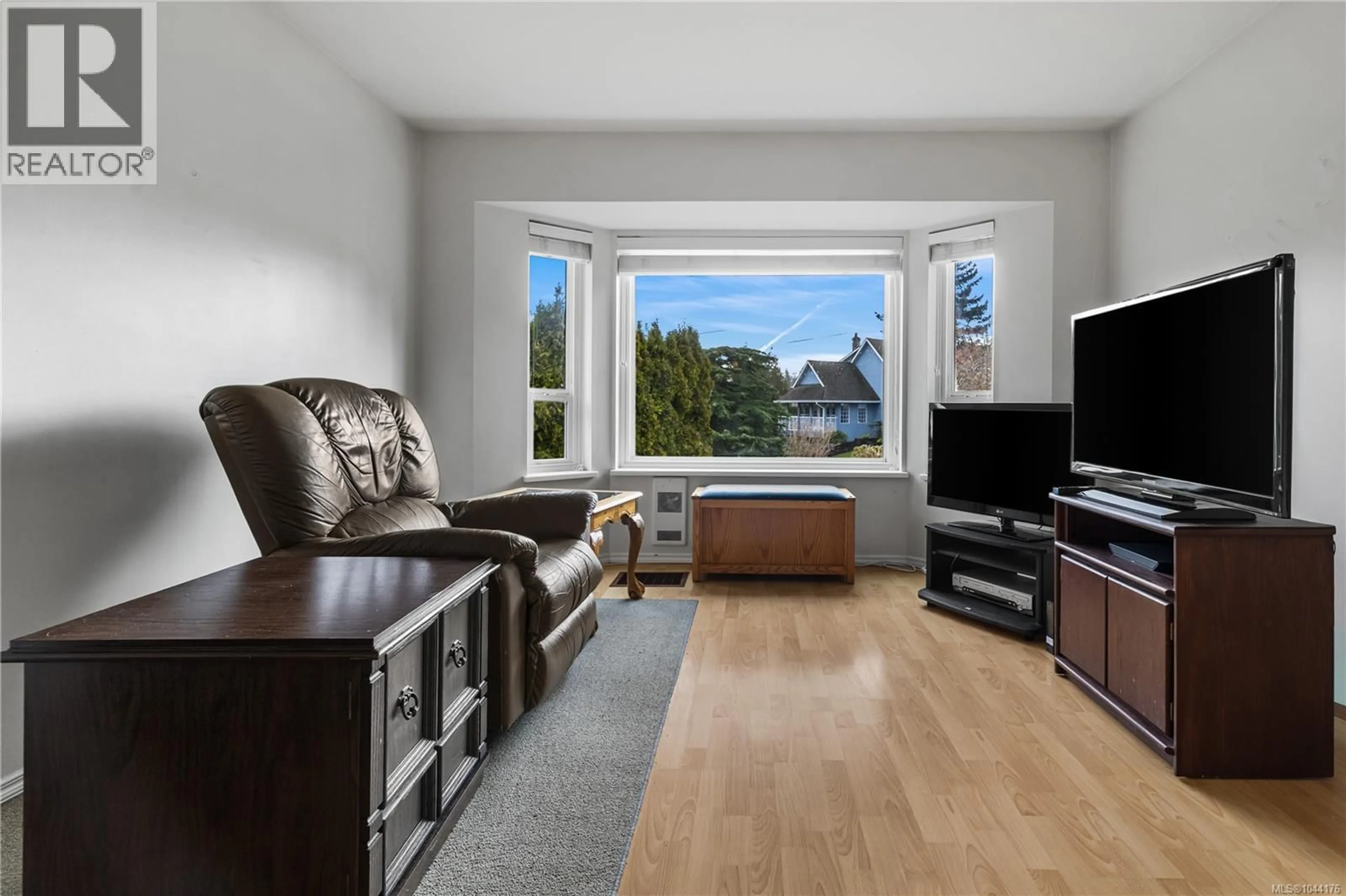 Living room with furniture, unknown for 1674 ASPEN WAY, Campbell River British Columbia V9W7B7