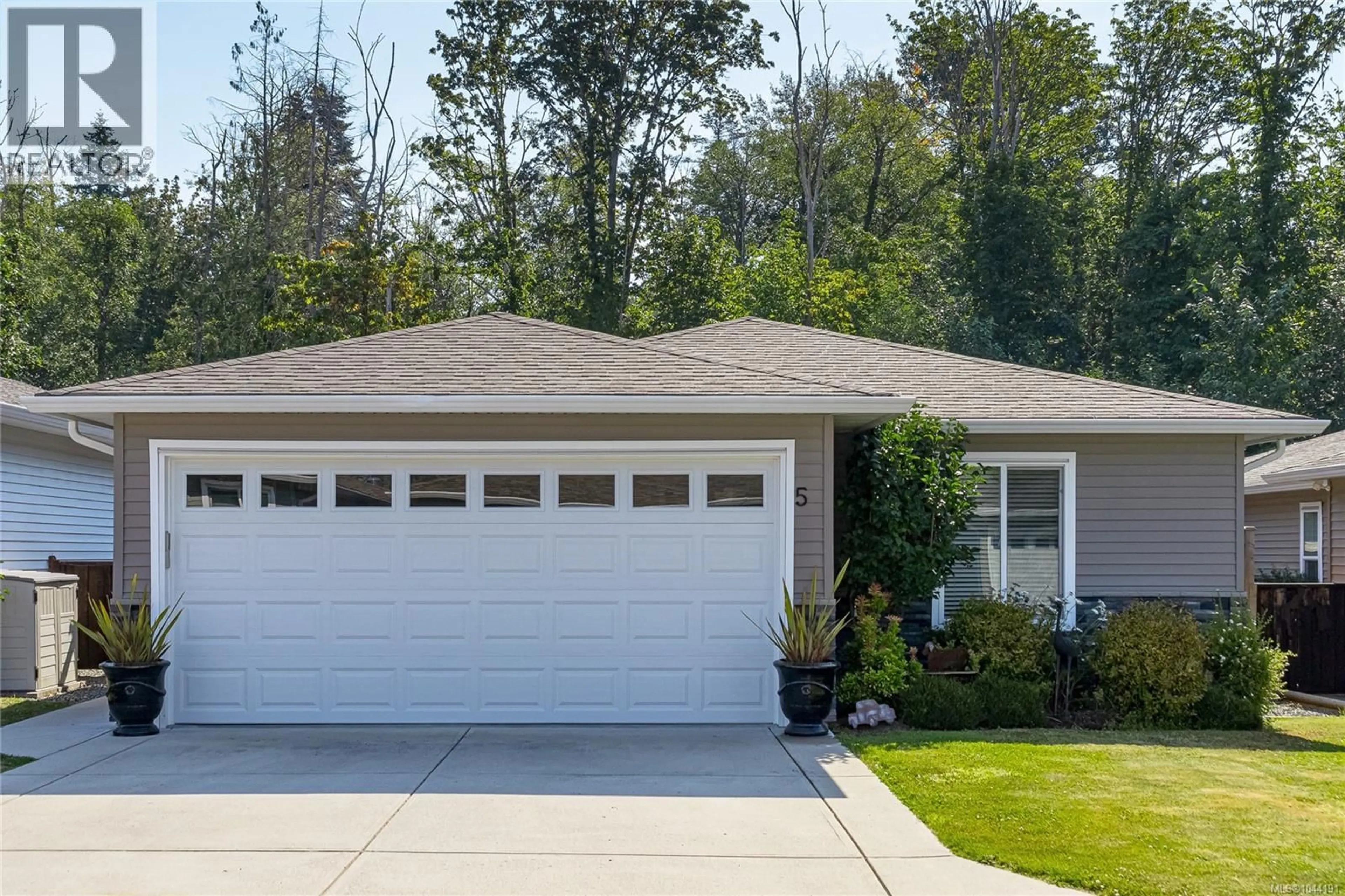 Home with vinyl exterior material, street for 5 - 7586 TETAYUT ROAD, Central Saanich British Columbia V8M0B4