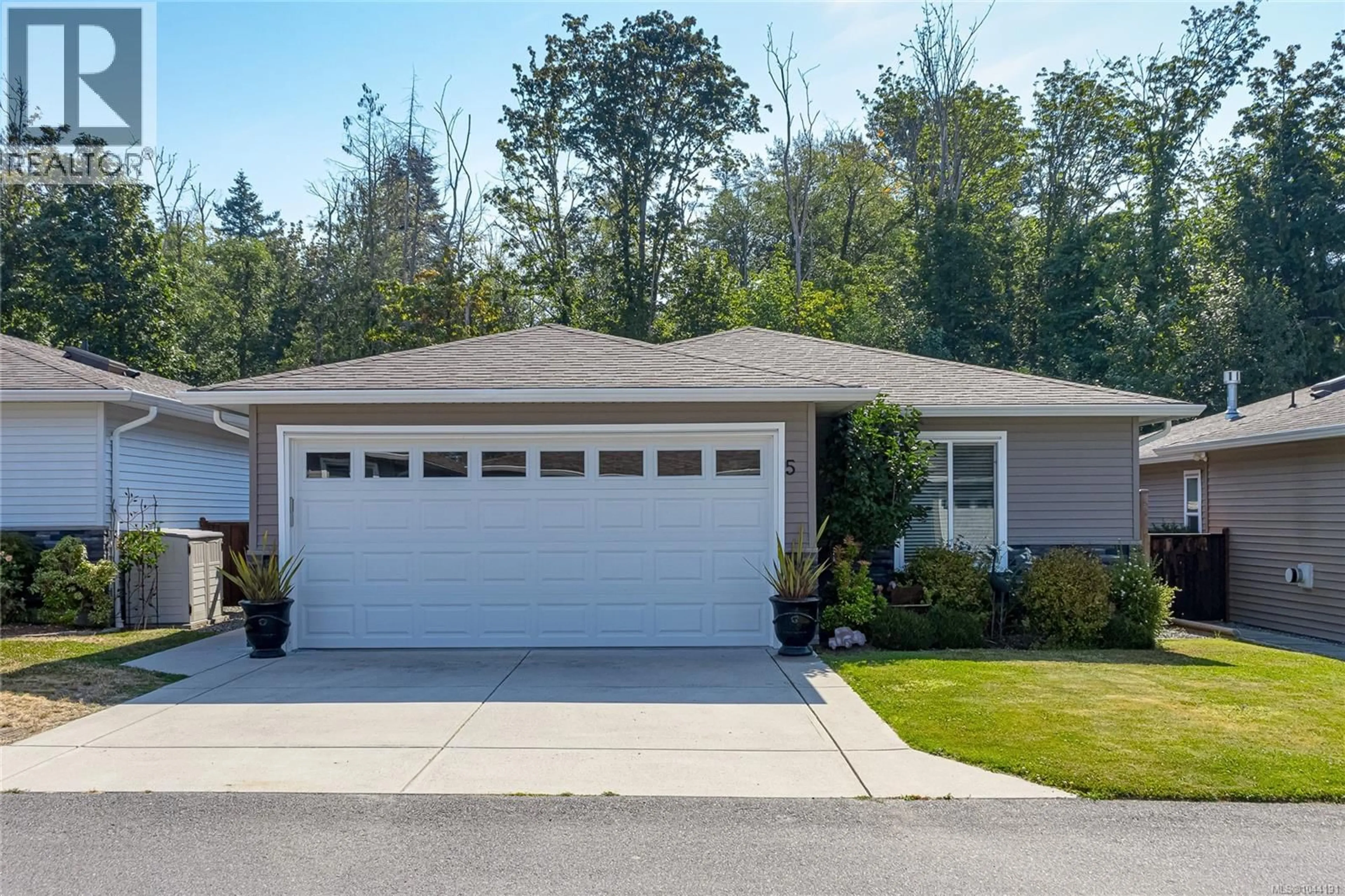 Home with vinyl exterior material, street for 5 - 7586 TETAYUT ROAD, Central Saanich British Columbia V8M0B4