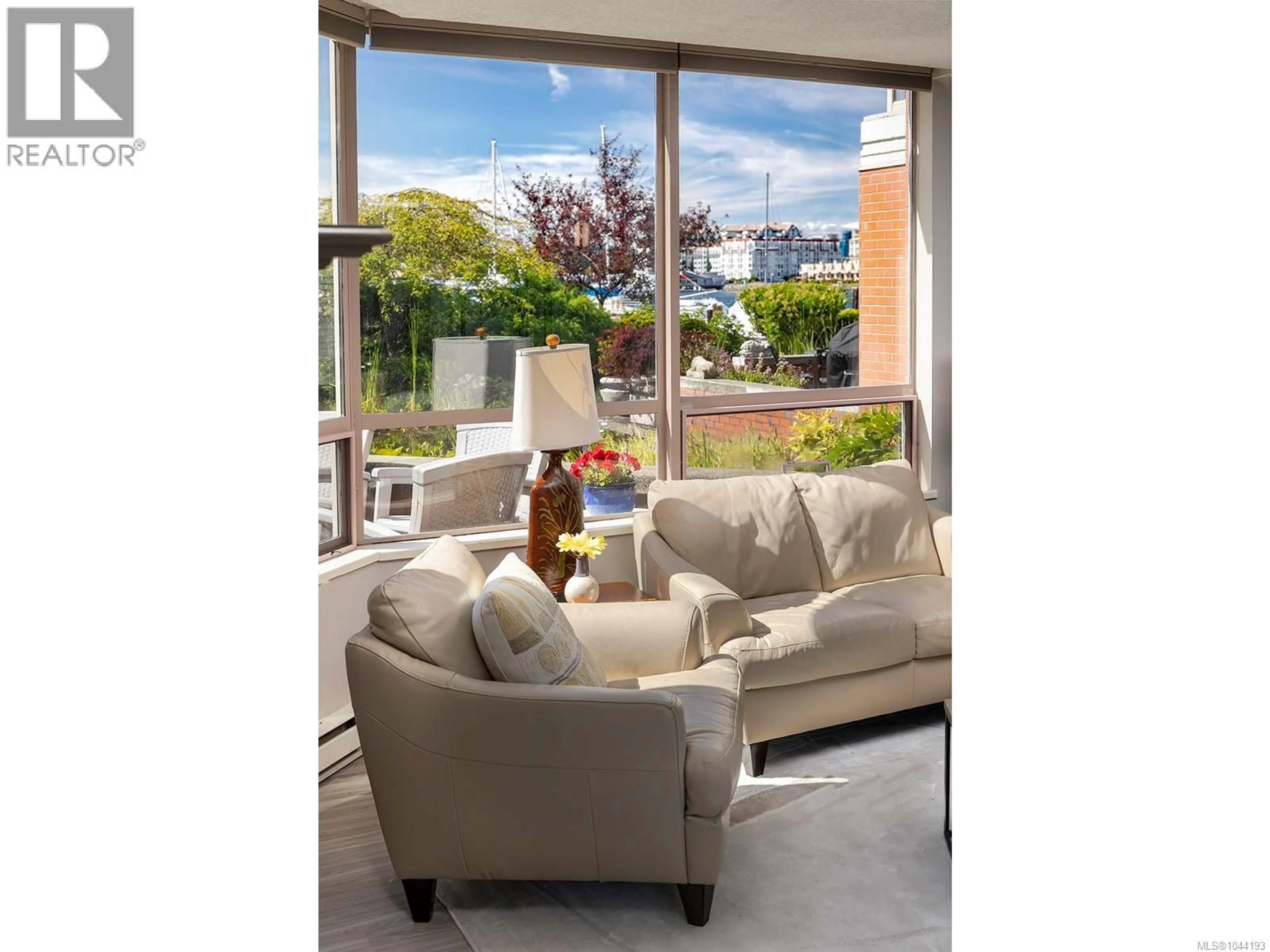 Living room with furniture, unknown for 101 - 636 MONTREAL STREET, Victoria British Columbia V8V4Y1