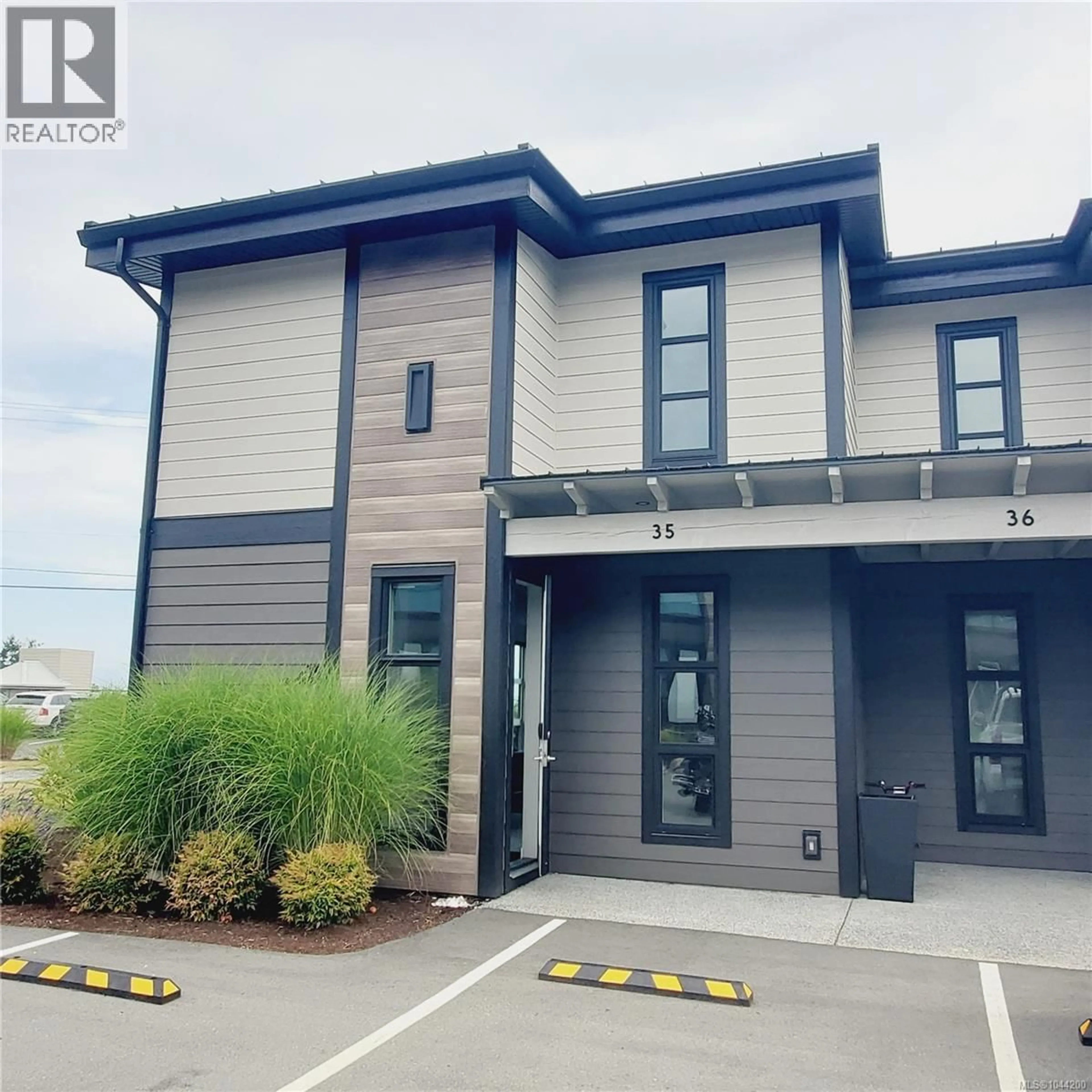 Home with vinyl exterior material, street for 35 - 1175 RESORT DRIVE, Parksville British Columbia V9P2E3