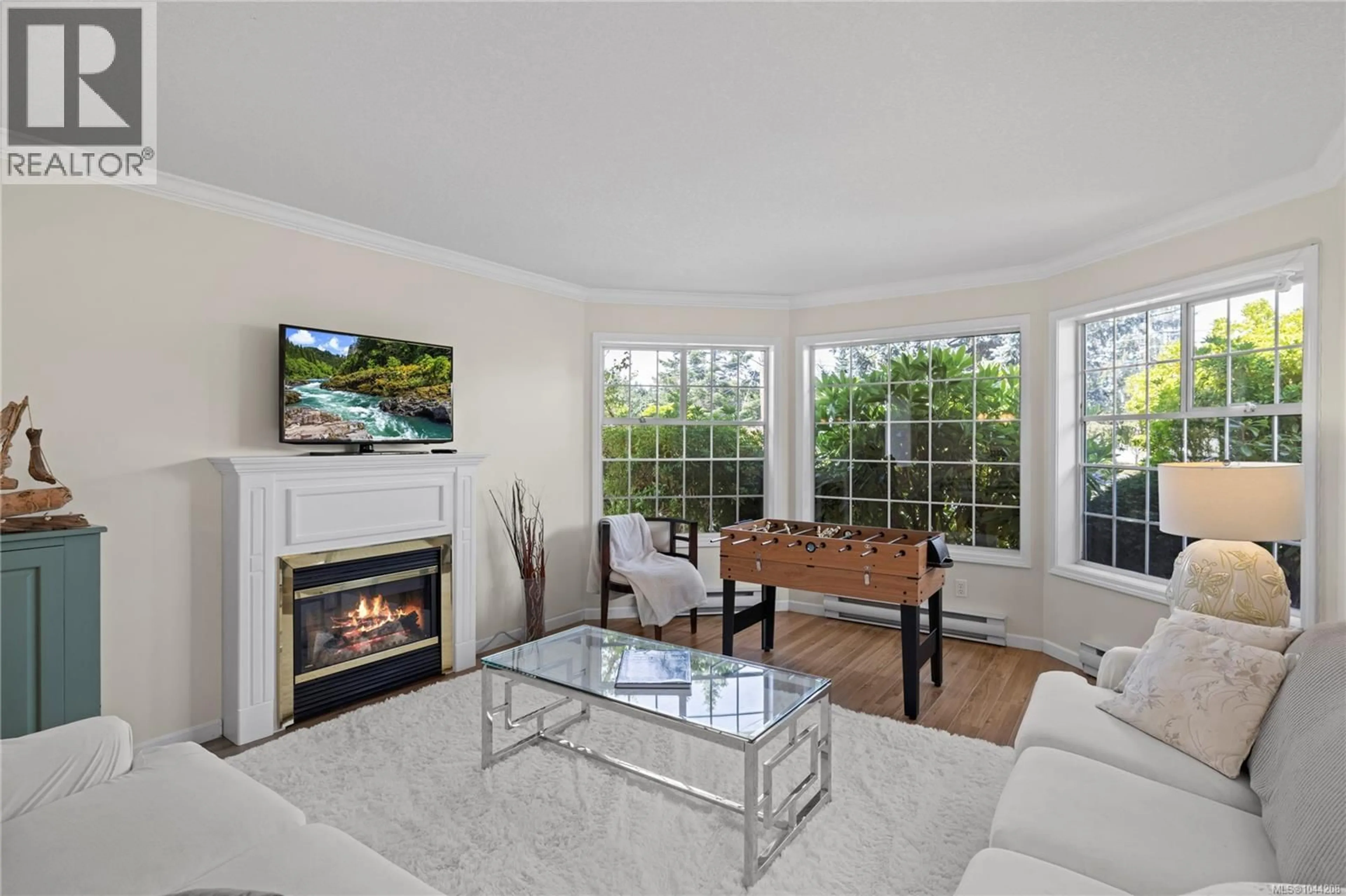 Living room with furniture, unknown for 494 ROWAN DRIVE, Qualicum Beach British Columbia V9K1K1