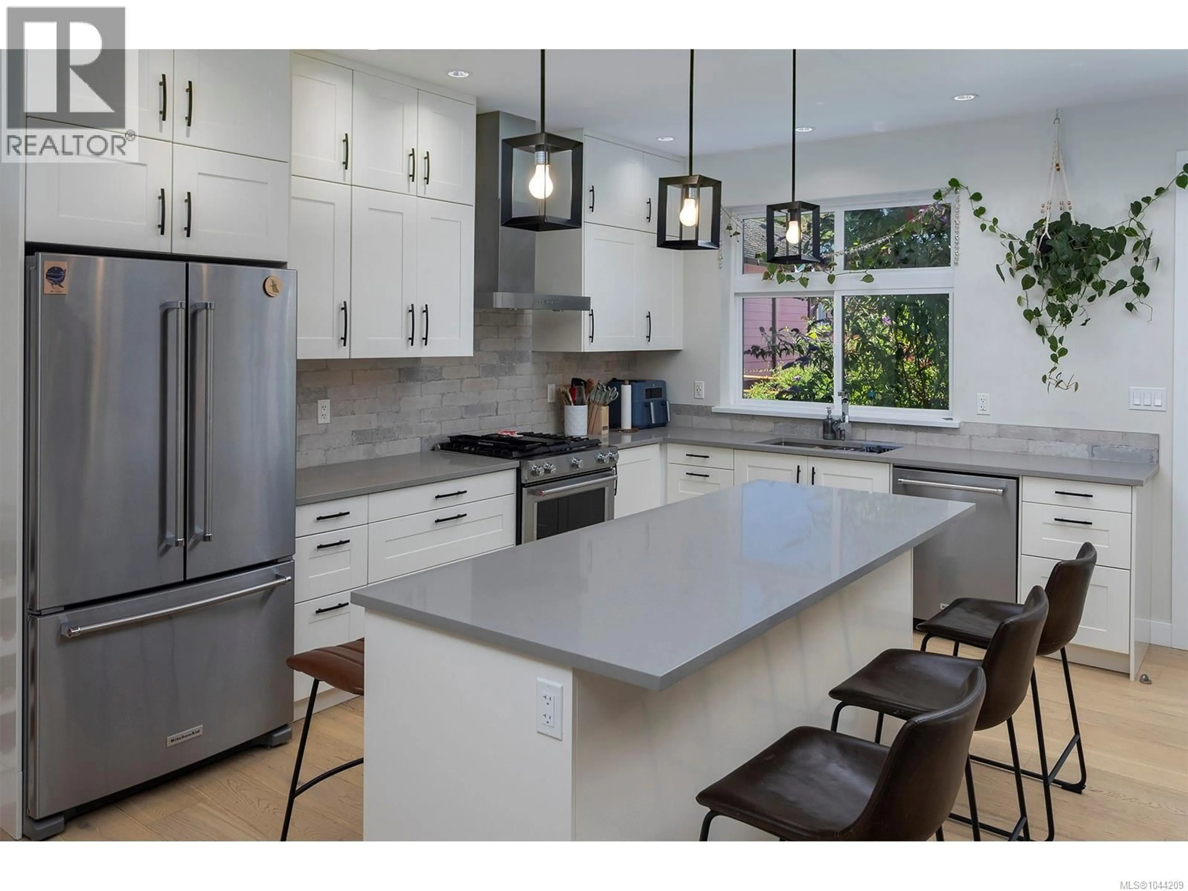 Open concept kitchen, ceramic/tile floor for 2835 TURNSTYLE CRESCENT, Langford British Columbia V9B0T8