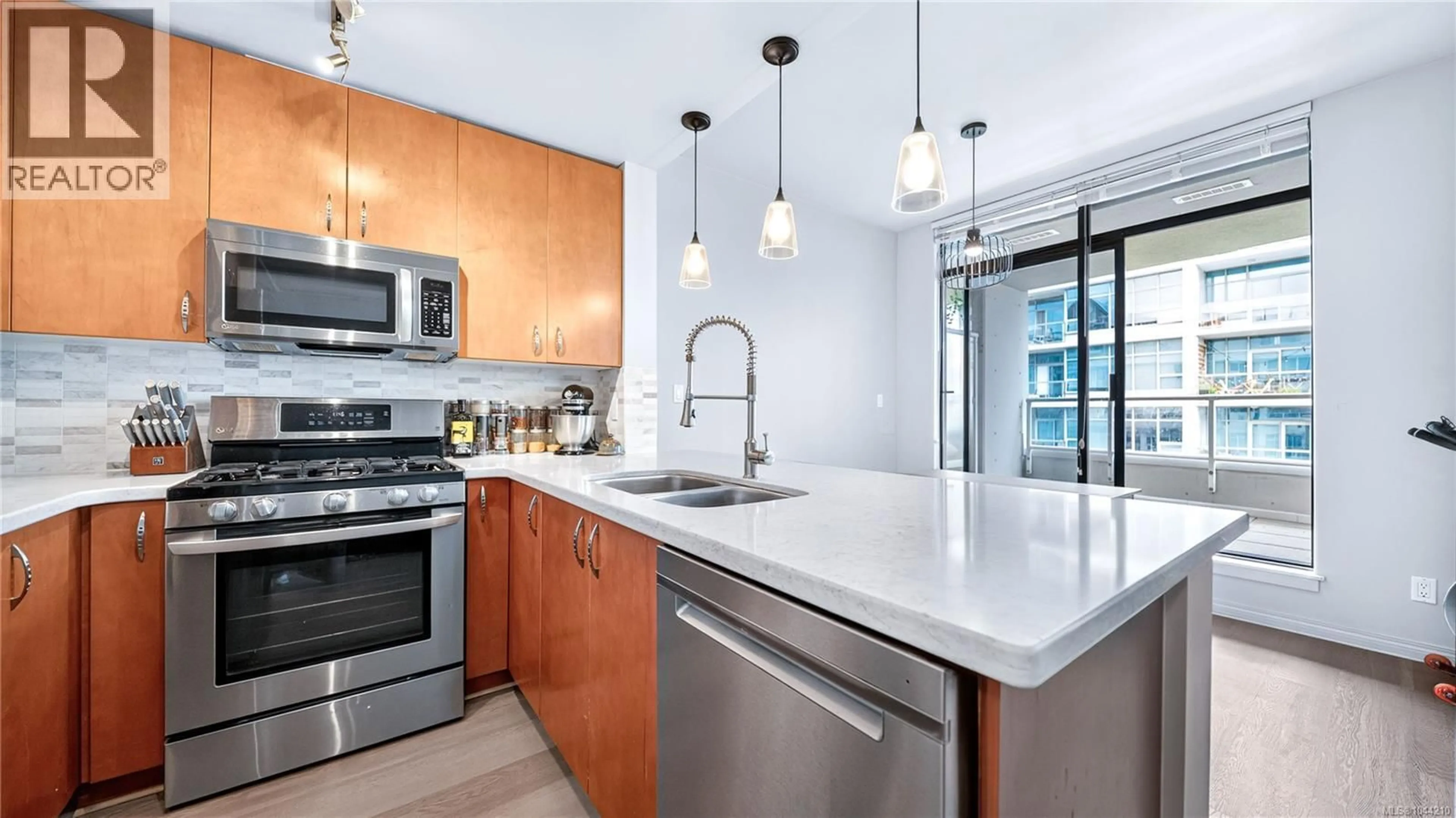 Open concept kitchen, ceramic/tile floor for 701 - 860 VIEW STREET, Victoria British Columbia V8W3Z8