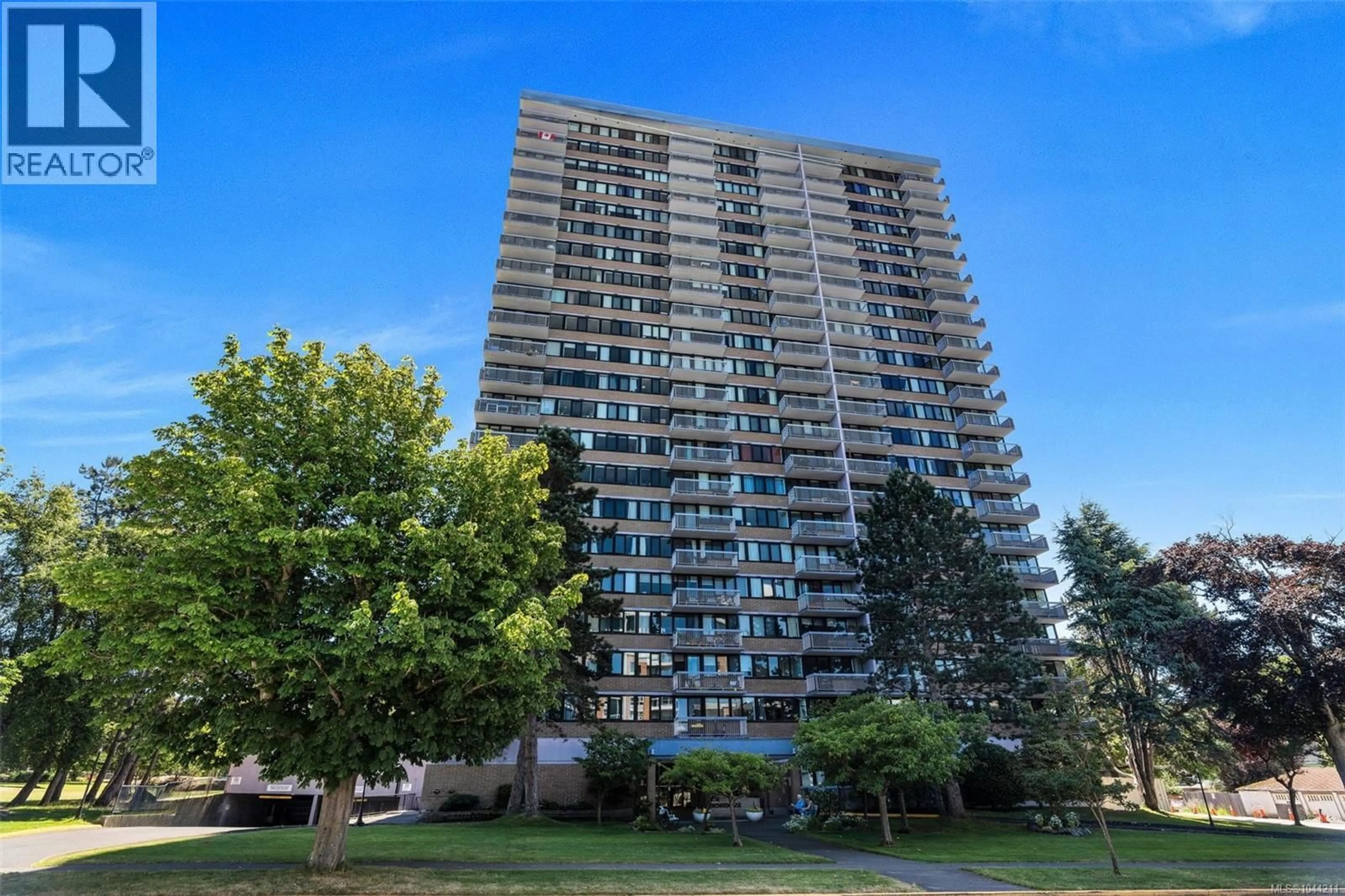 A pic from outside/outdoor area/front of a property/back of a property/a pic from drone, building for 809 - 647 MICHIGAN STREET, Victoria British Columbia V8V1S9