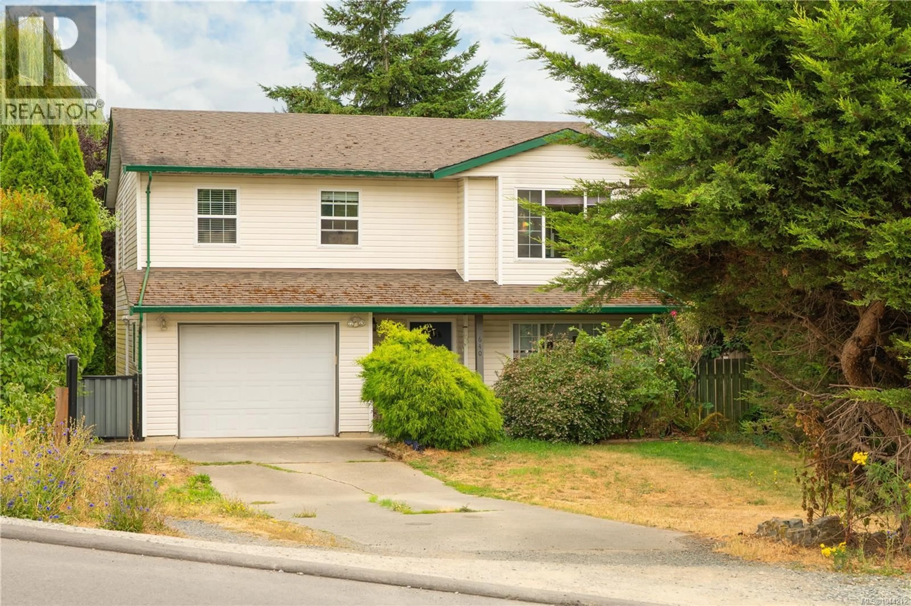 Home with vinyl exterior material, street for 640 RAILWAY AVENUE, Nanaimo British Columbia V9R4K9