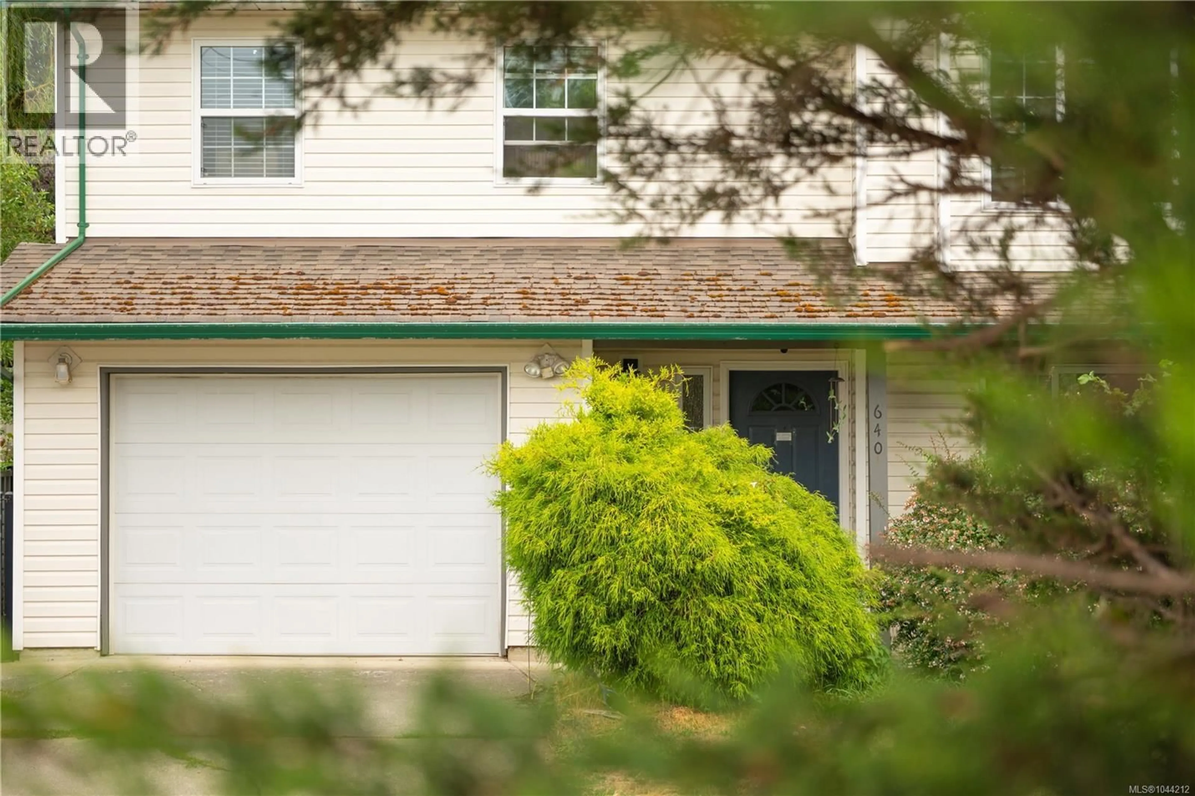 Home with vinyl exterior material, street for 640 RAILWAY AVENUE, Nanaimo British Columbia V9R4K9