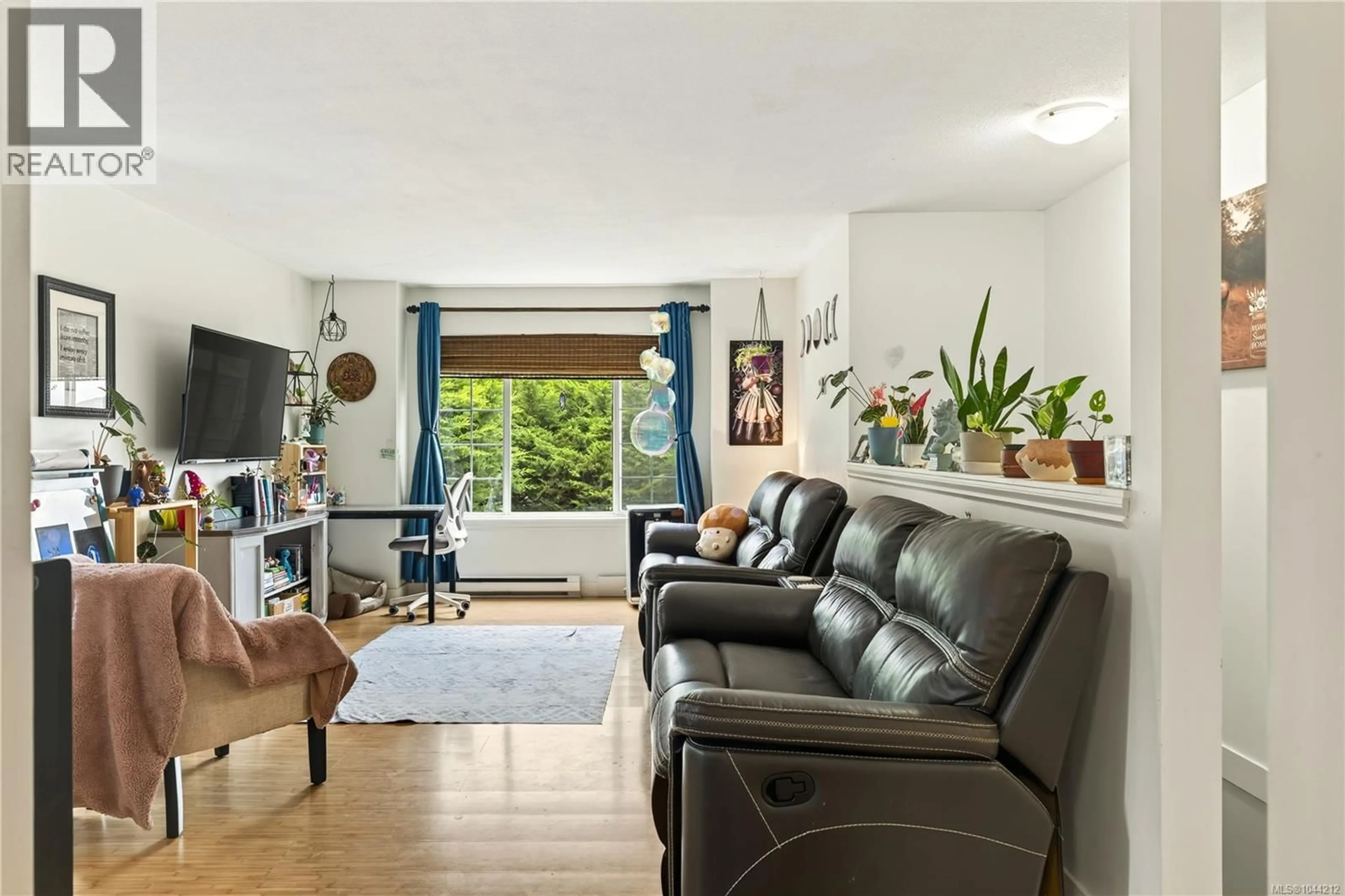 Living room with furniture, unknown for 640 RAILWAY AVENUE, Nanaimo British Columbia V9R4K9