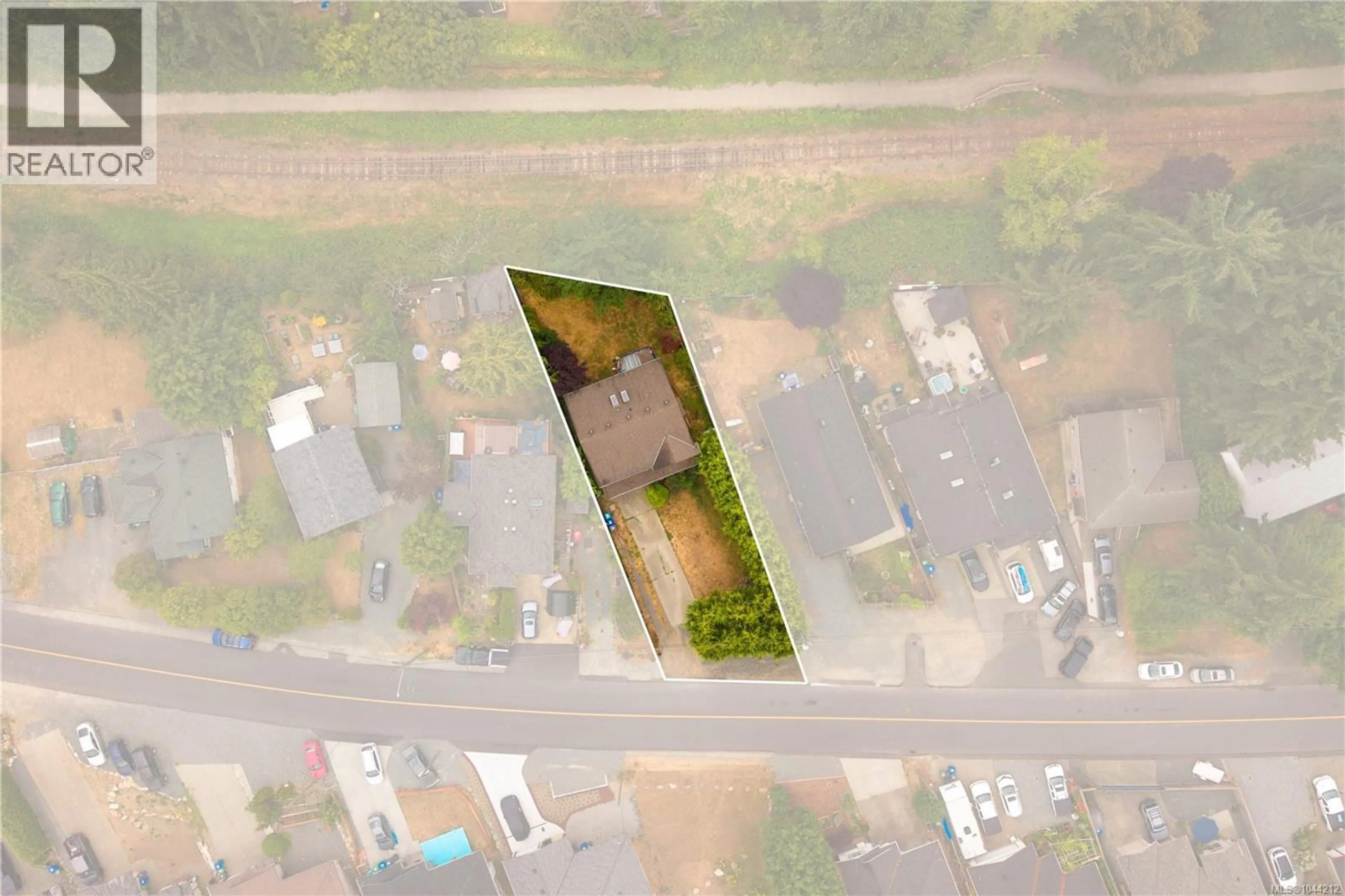A pic from outside/outdoor area/front of a property/back of a property/a pic from drone, street for 640 RAILWAY AVENUE, Nanaimo British Columbia V9R4K9