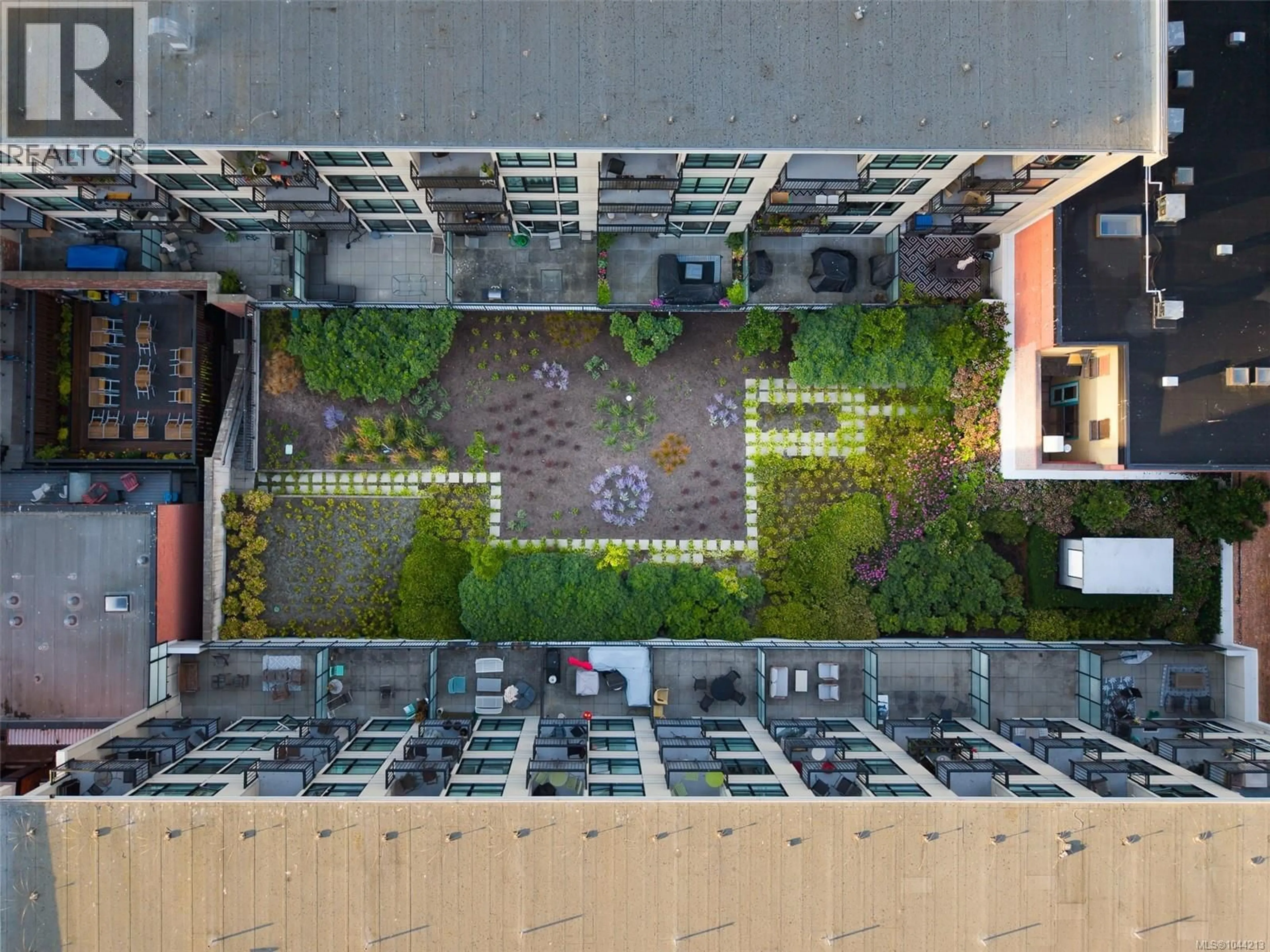 Unknown for 215 - 517 FISGARD STREET, Victoria British Columbia V8W0C5