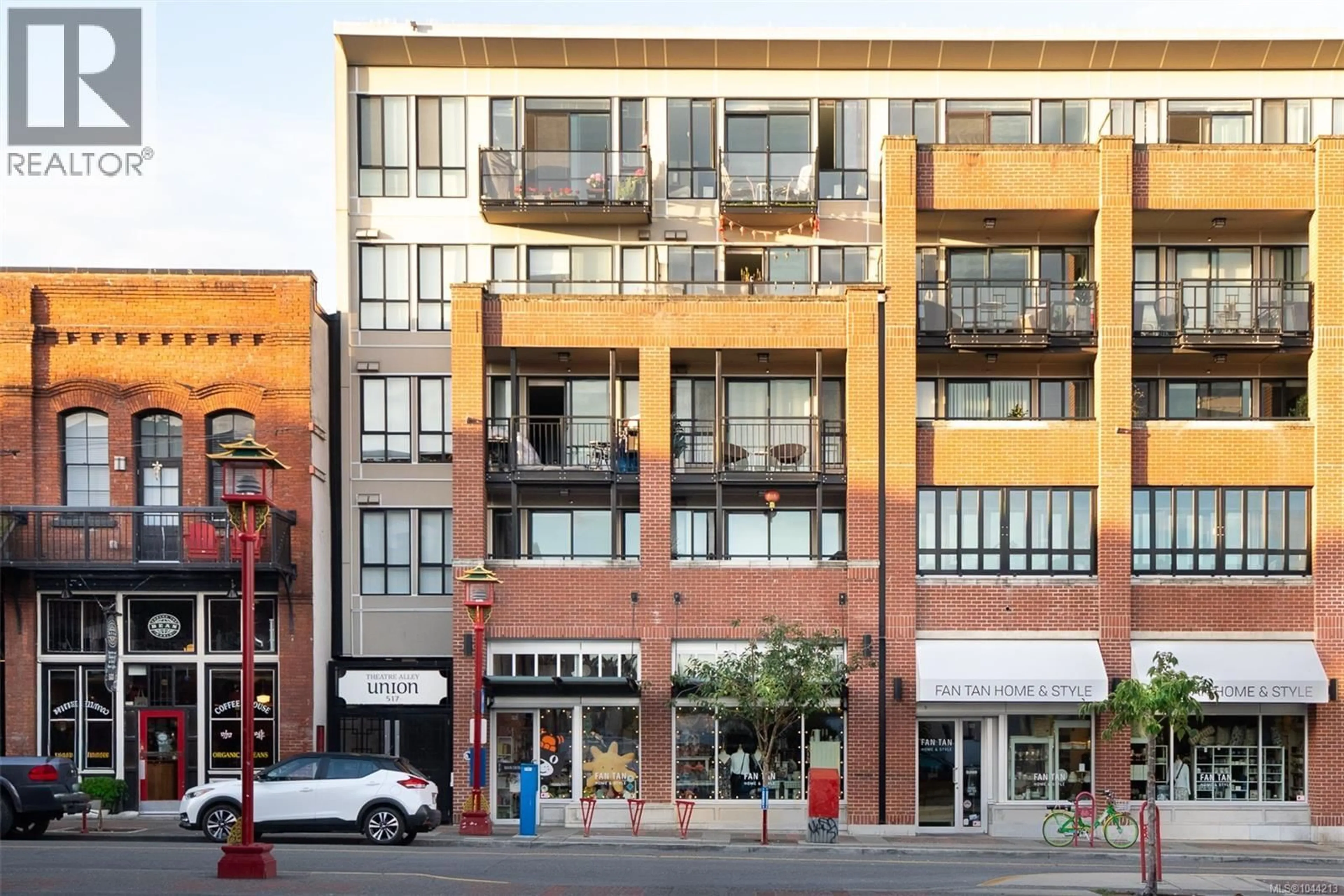 Unknown for 215 - 517 FISGARD STREET, Victoria British Columbia V8W0C5