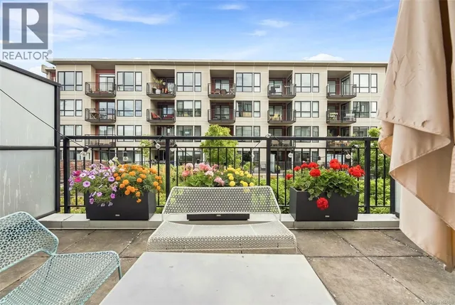 215 - 517 FISGARD STREET, Victoria 4