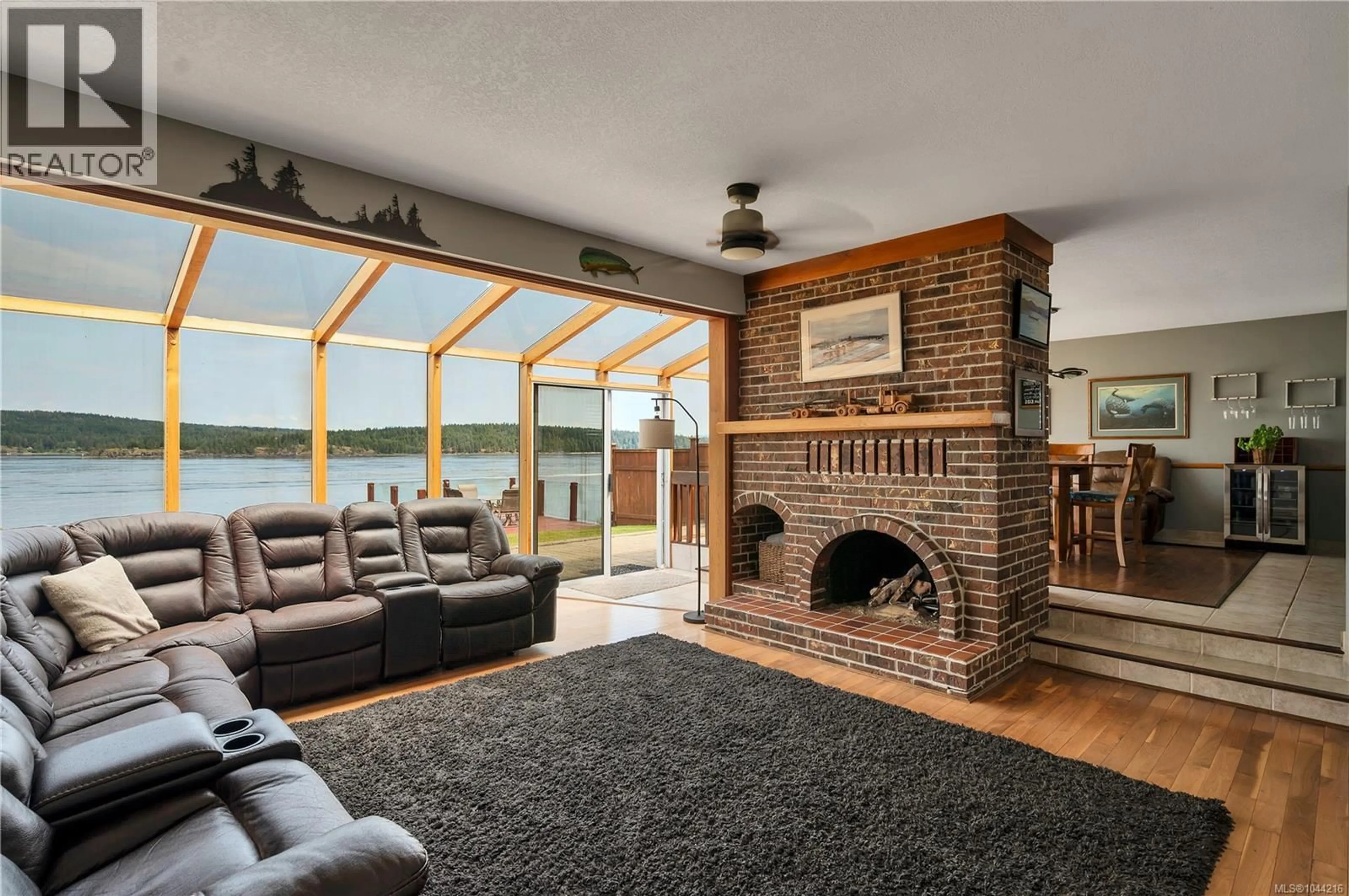 Living room with furniture, unknown for 4675 DISCOVERY DRIVE, Campbell River British Columbia V9W4Y1