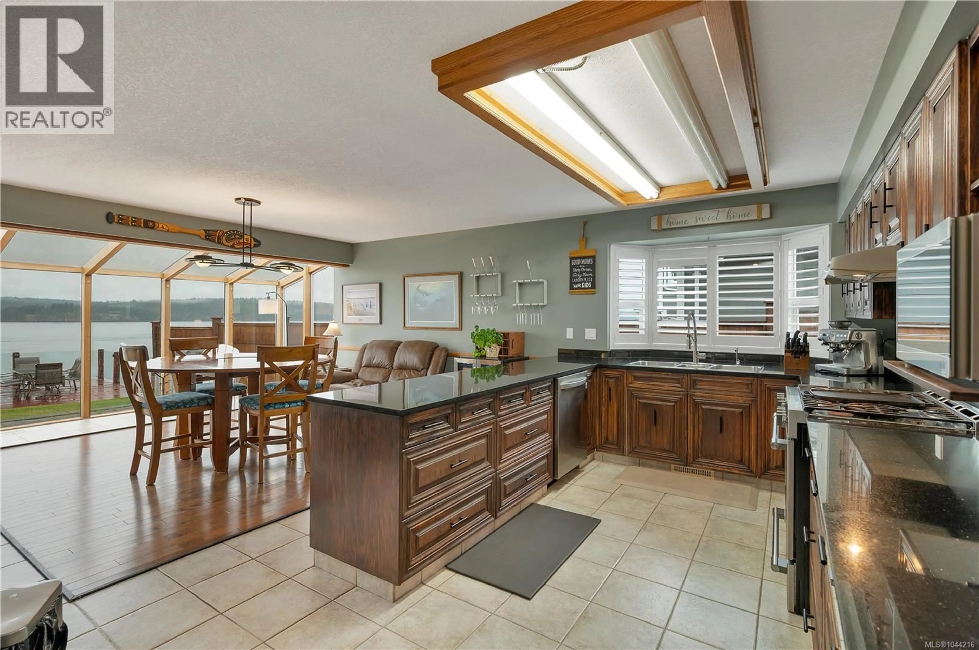 Open concept kitchen, ceramic/tile floor for 4675 DISCOVERY DRIVE, Campbell River British Columbia V9W4Y1