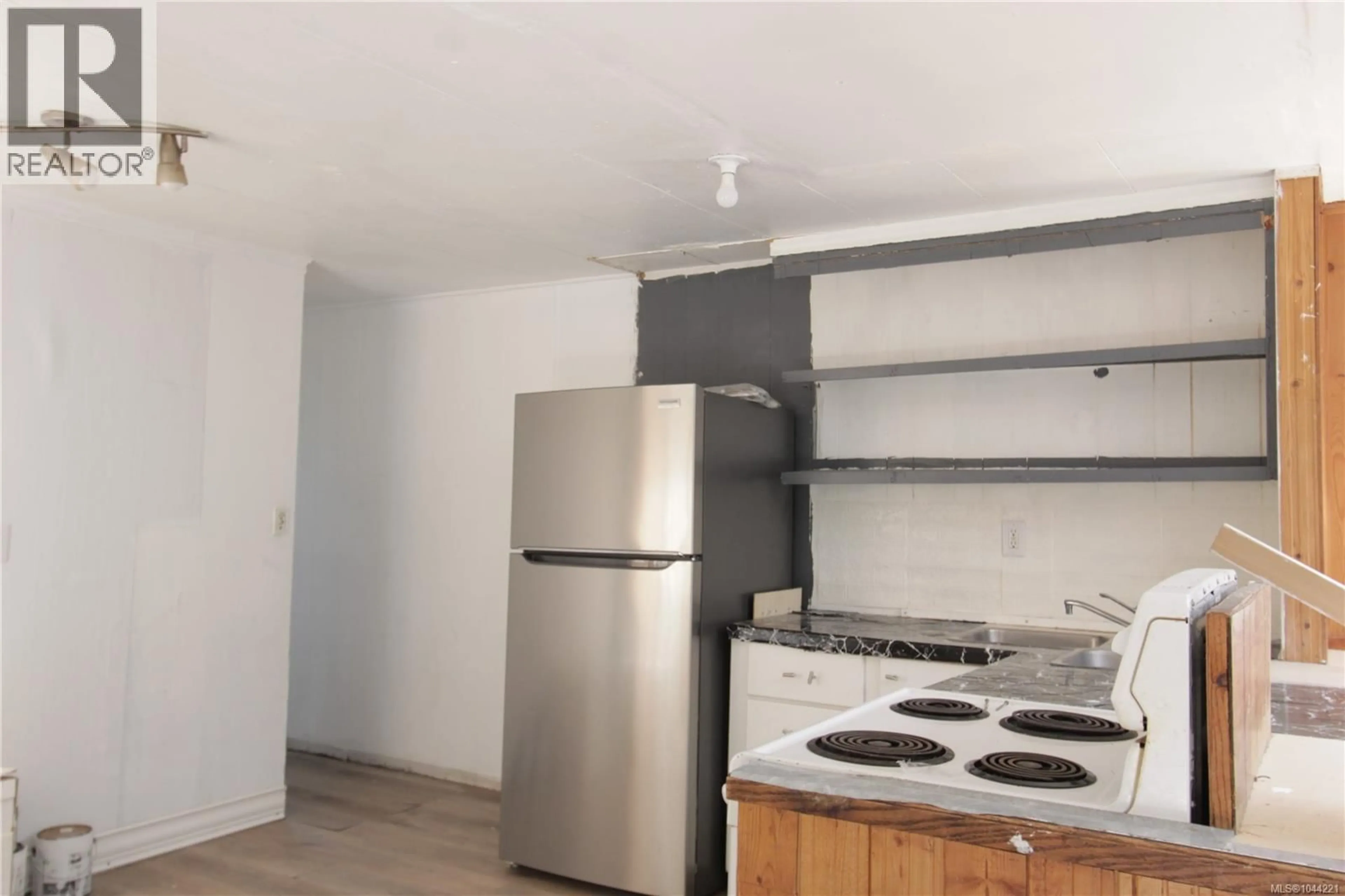 Standard kitchen, wood/laminate floor for 31 - 1050 BOWLBY ROAD, Errington British Columbia V0R1M0