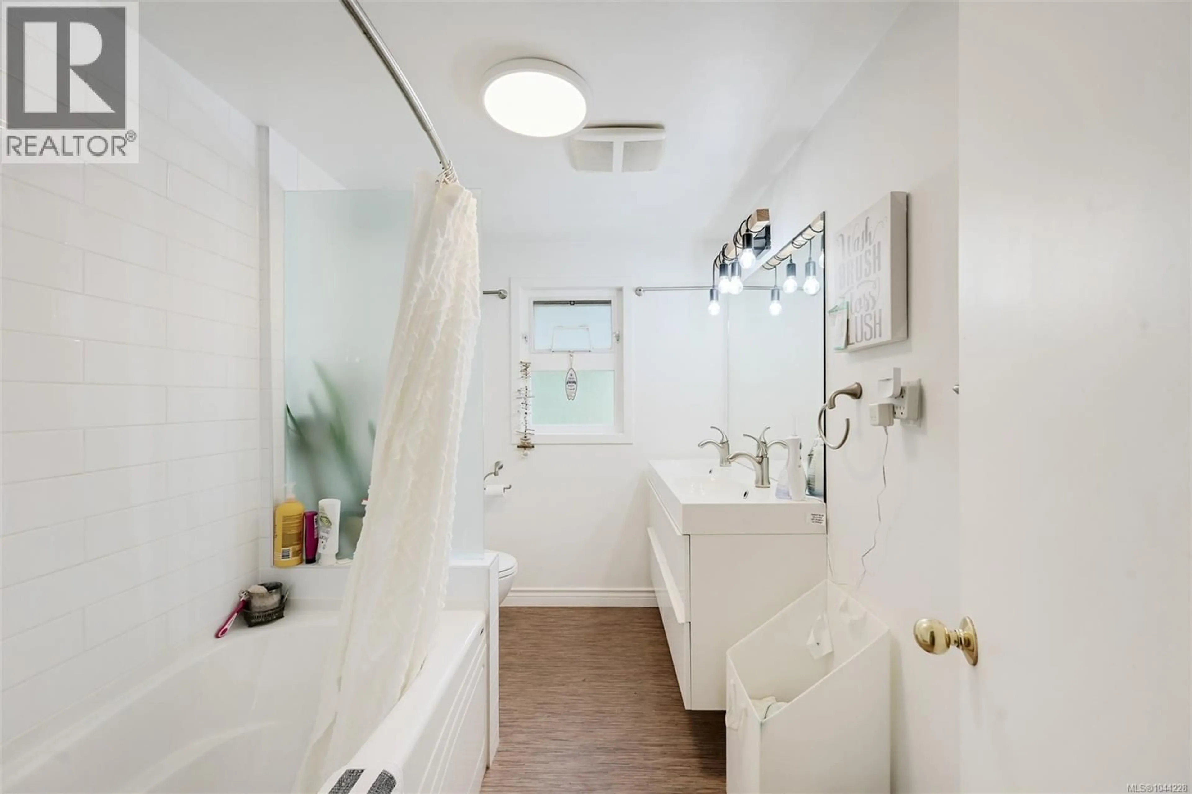 Standard bathroom, ceramic/tile floor for 3832 PITCOMBE PLACE, Saanich British Columbia V8N4B9