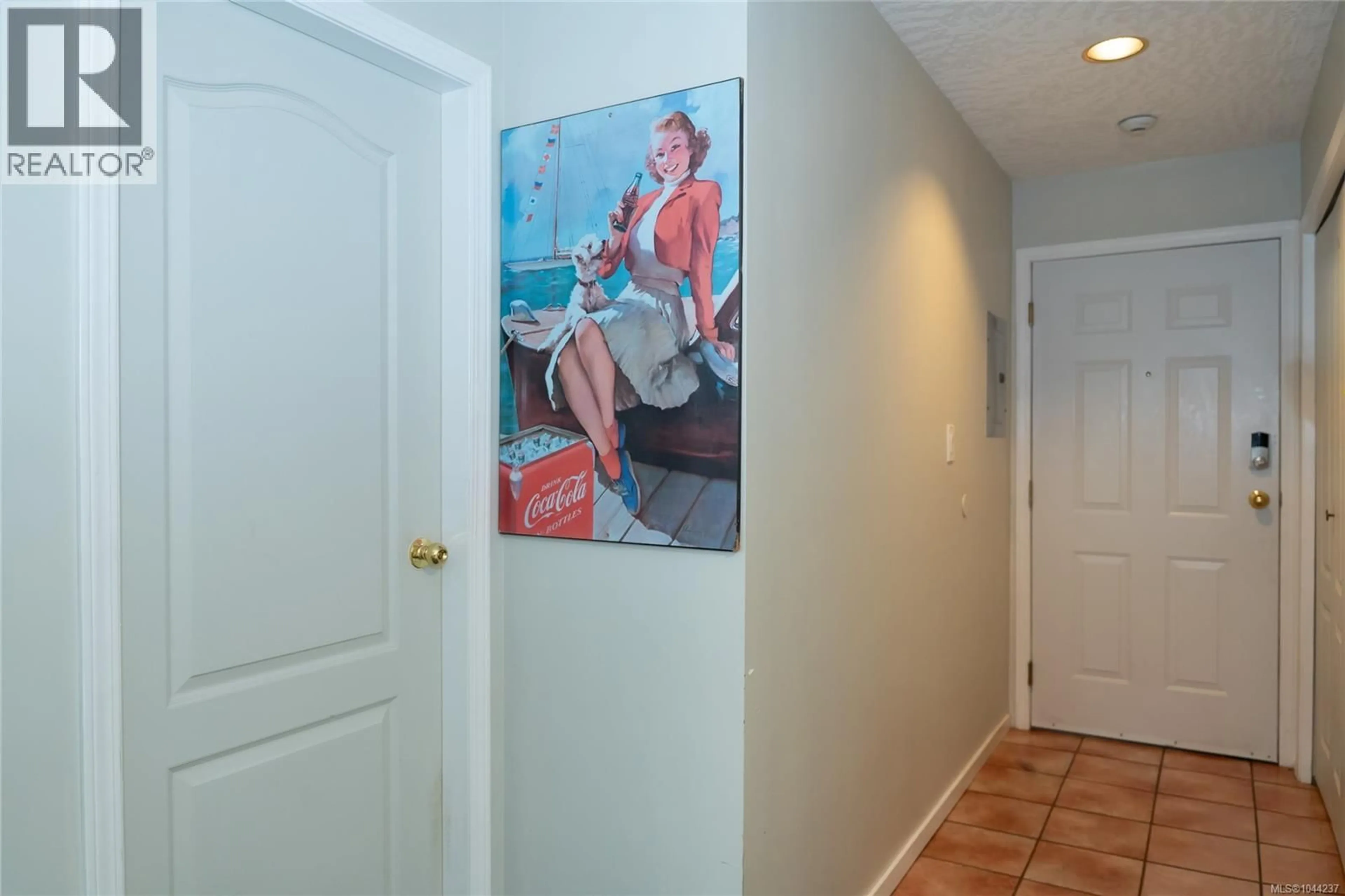 Indoor entryway for 203A - 3000 OAK STREET, Chemainus British Columbia V0R1K1