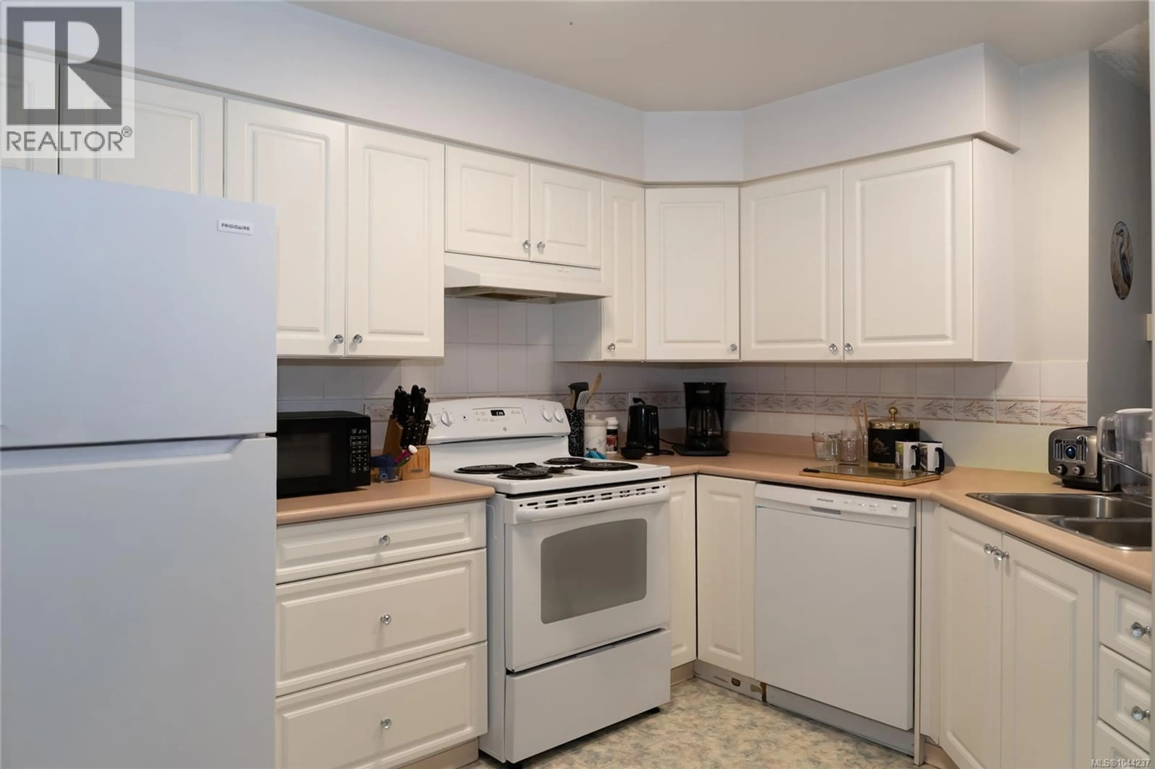 Standard kitchen, unknown for 203A - 3000 OAK STREET, Chemainus British Columbia V0R1K1
