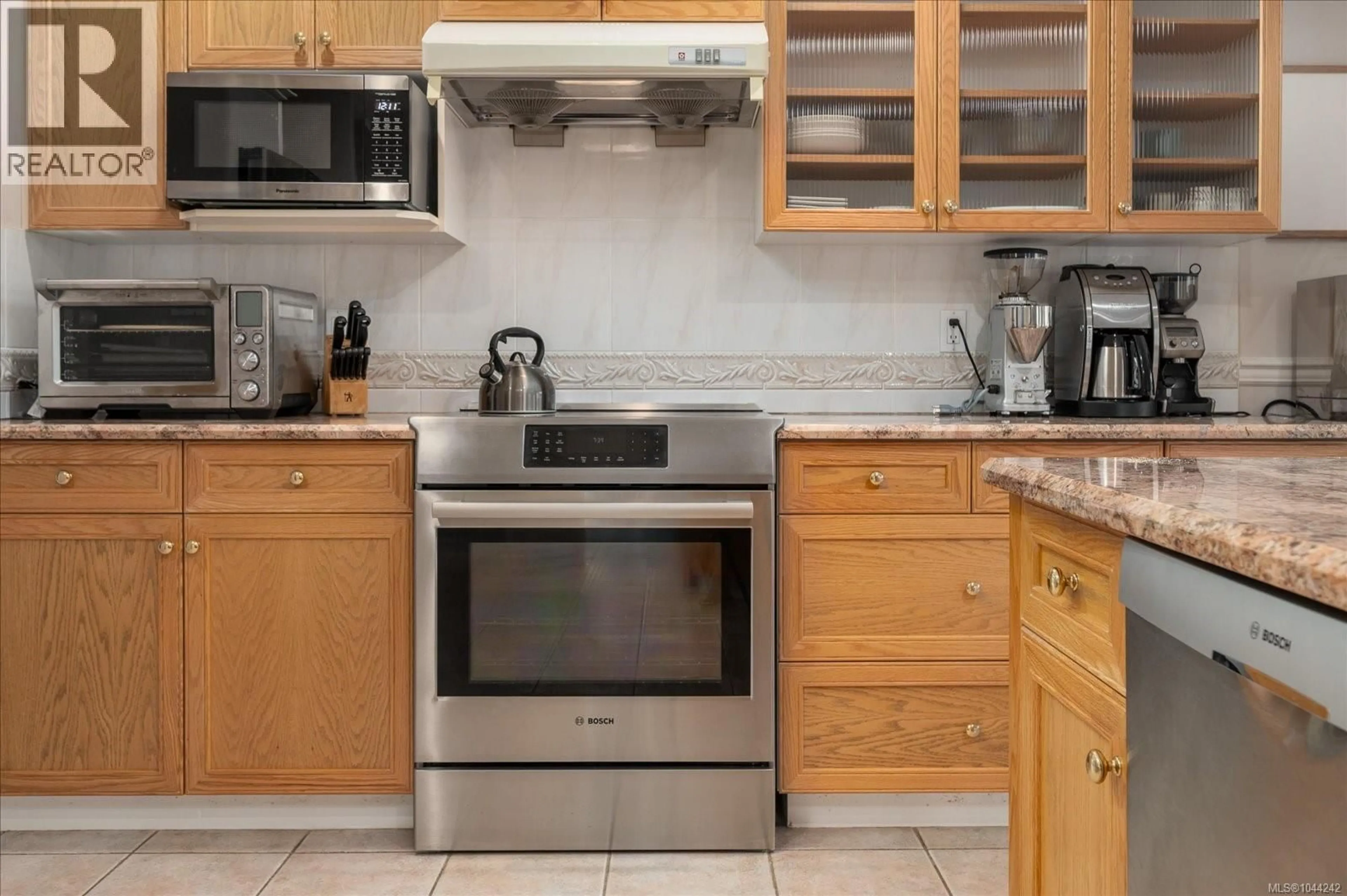 Standard kitchen, ceramic/tile floor for 828 DEVON PLACE, Qualicum Beach British Columbia V9K2P2